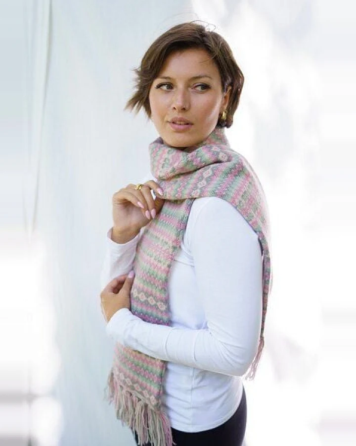 Haus of Namaste Handgefertigter Fair-Isle-Schal aus 100 % Lammwolle: Winterschal in Pink und Grün