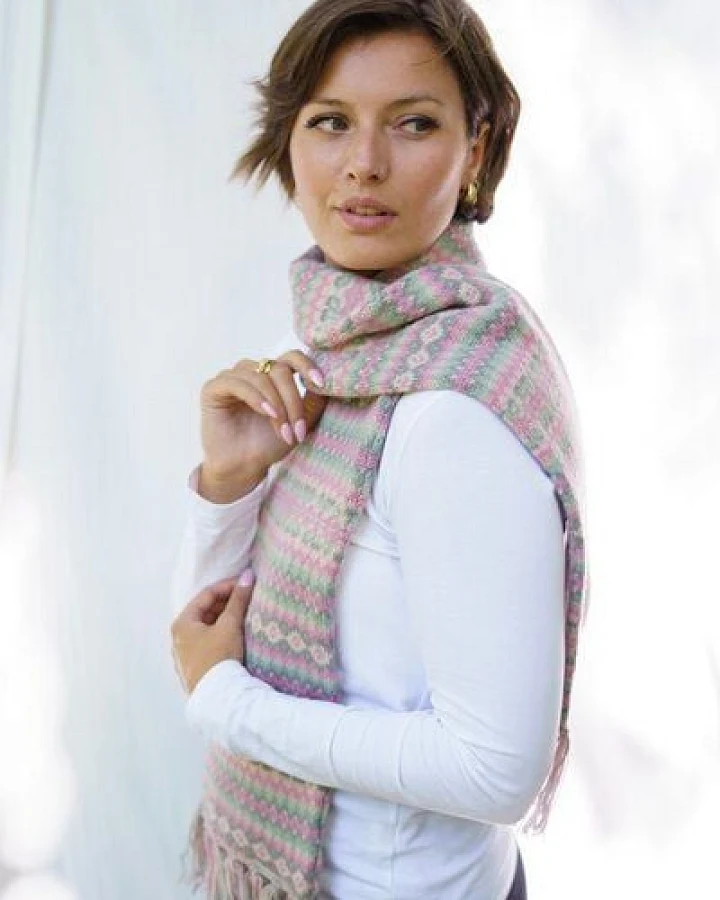 Haus of Namaste Handgefertigter Fair-Isle-Schal aus 100 % Lammwolle: Winterschal in Pink und Grün
