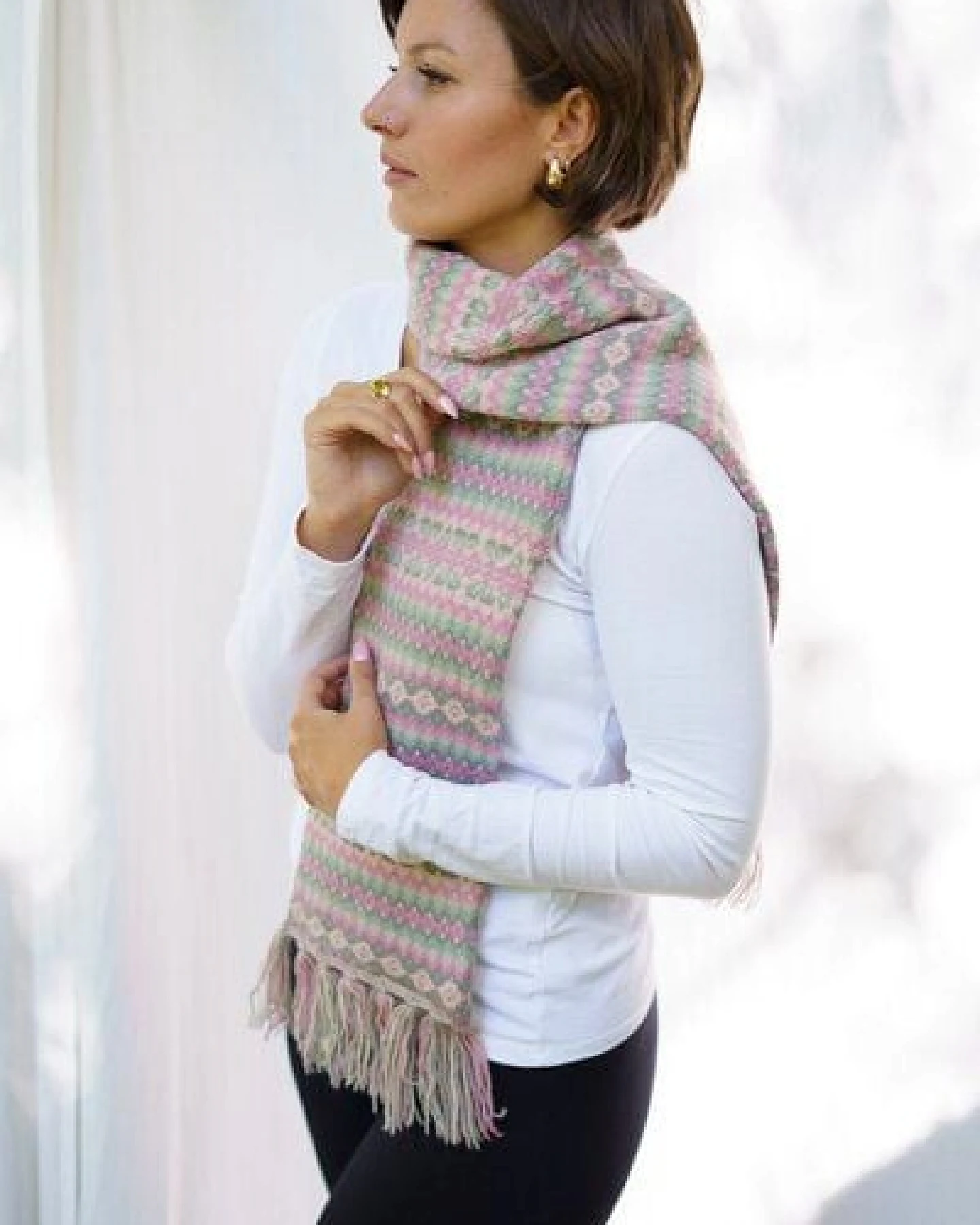Haus of Namaste Handgefertigter Fair-Isle-Schal aus 100 % Lammwolle: Winterschal in Pink und Grün – Ansicht 3