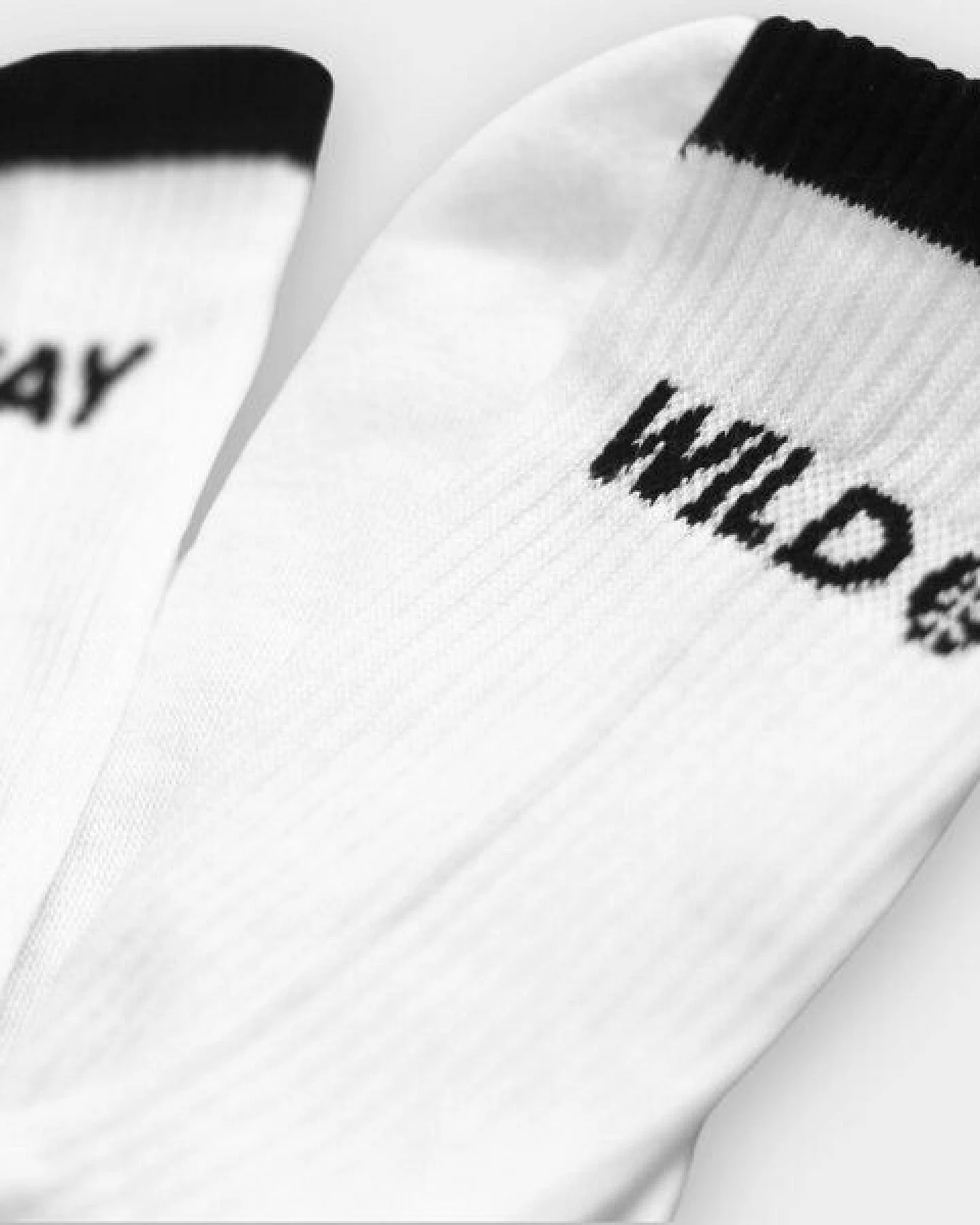 picea (by bleed) Stay Wild Funktionale Tennis Socken Weiß – Ansicht 2
