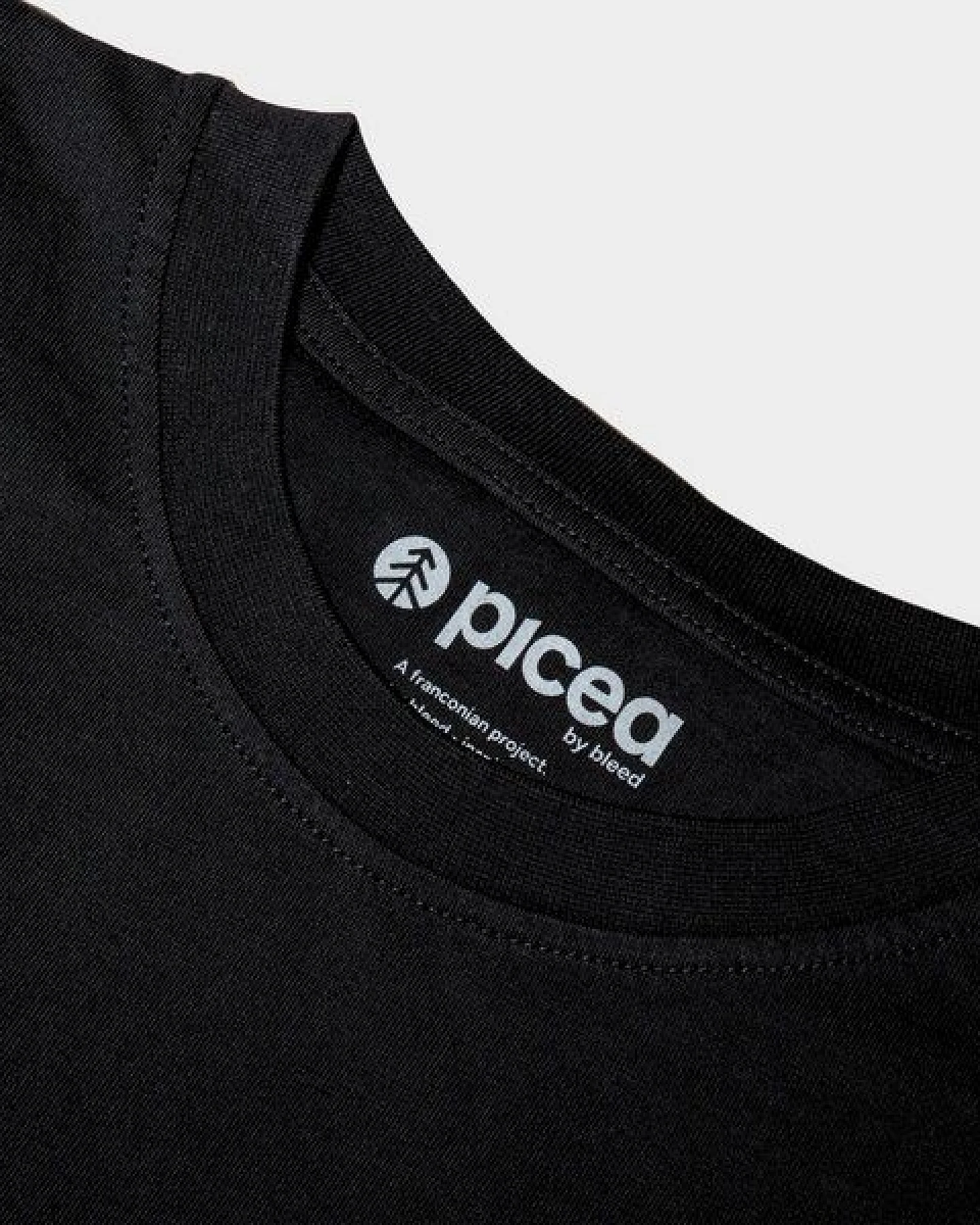 picea (by bleed) Classic Fit Quality Basic T-Shirt Schwarz – Ansicht 2