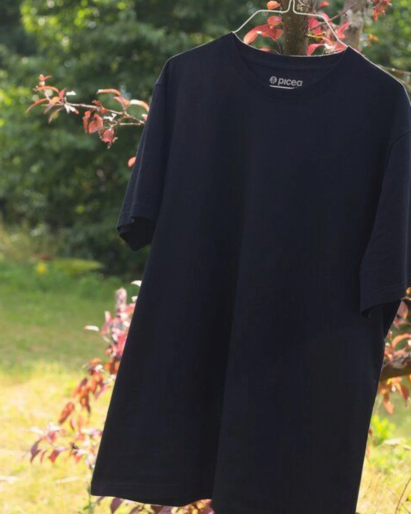 picea (by bleed) Classic Fit Quality Basic T-Shirt Schwarz – Ansicht 4