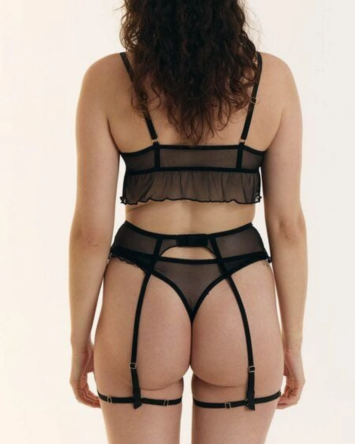 erlich textil Iconic Mesh Strumpfhalter mit Spitze aus reycyeltem Polyamid, made in Europe – Ansicht 4