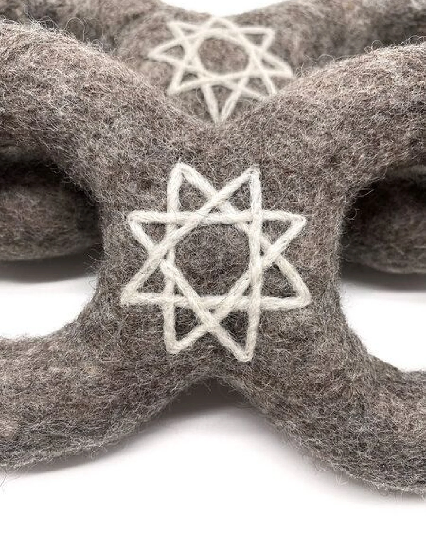 Wooliie Alchemy Creation Infinity Ring – handgefertigtes Spielzeug aus 100 % naturbelassener Schurwolle – Ansicht 2