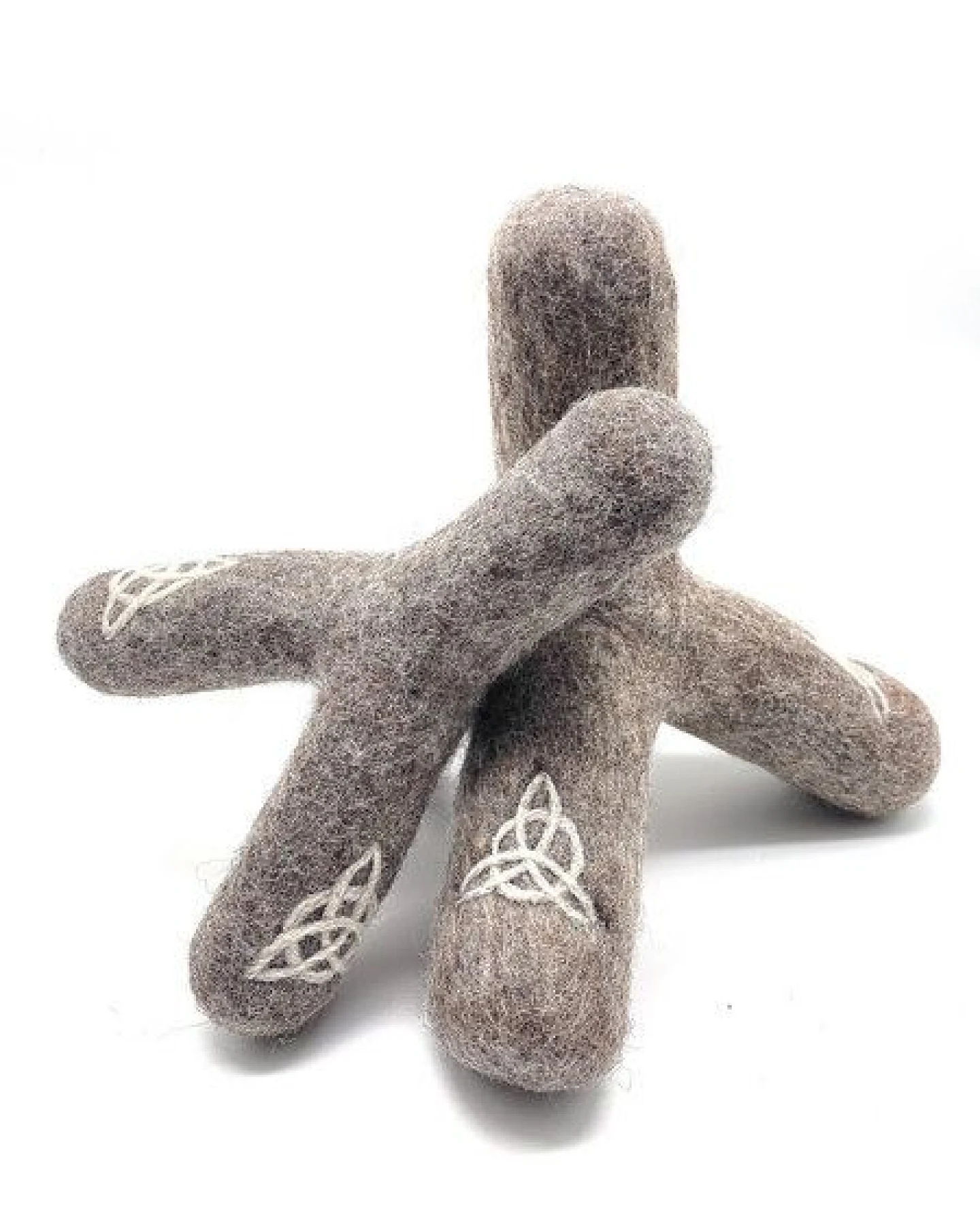 Wooliie Triquetra Stick – handgefertigtes Spielzeug aus 100 % naturbelassener Schurwolle – Ansicht 3