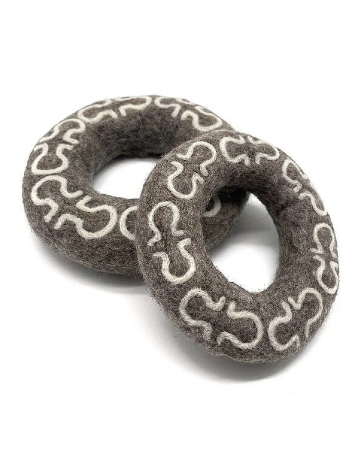 Wooliie Alchemy Life & Death Ring – handgefertigtes Spielzeug aus 100 % naturbelassener Schurwolle