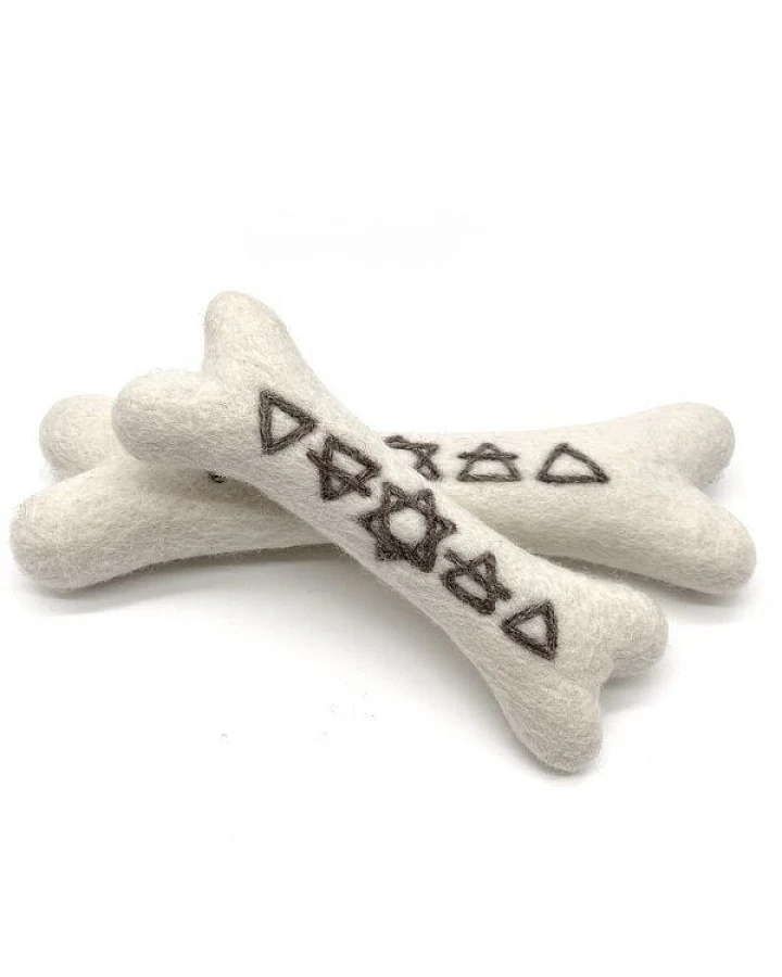 Wooliie Alchemy Elements Bone – handgefertigtes Spielzeug aus 100 % naturbelassener Schurwolle