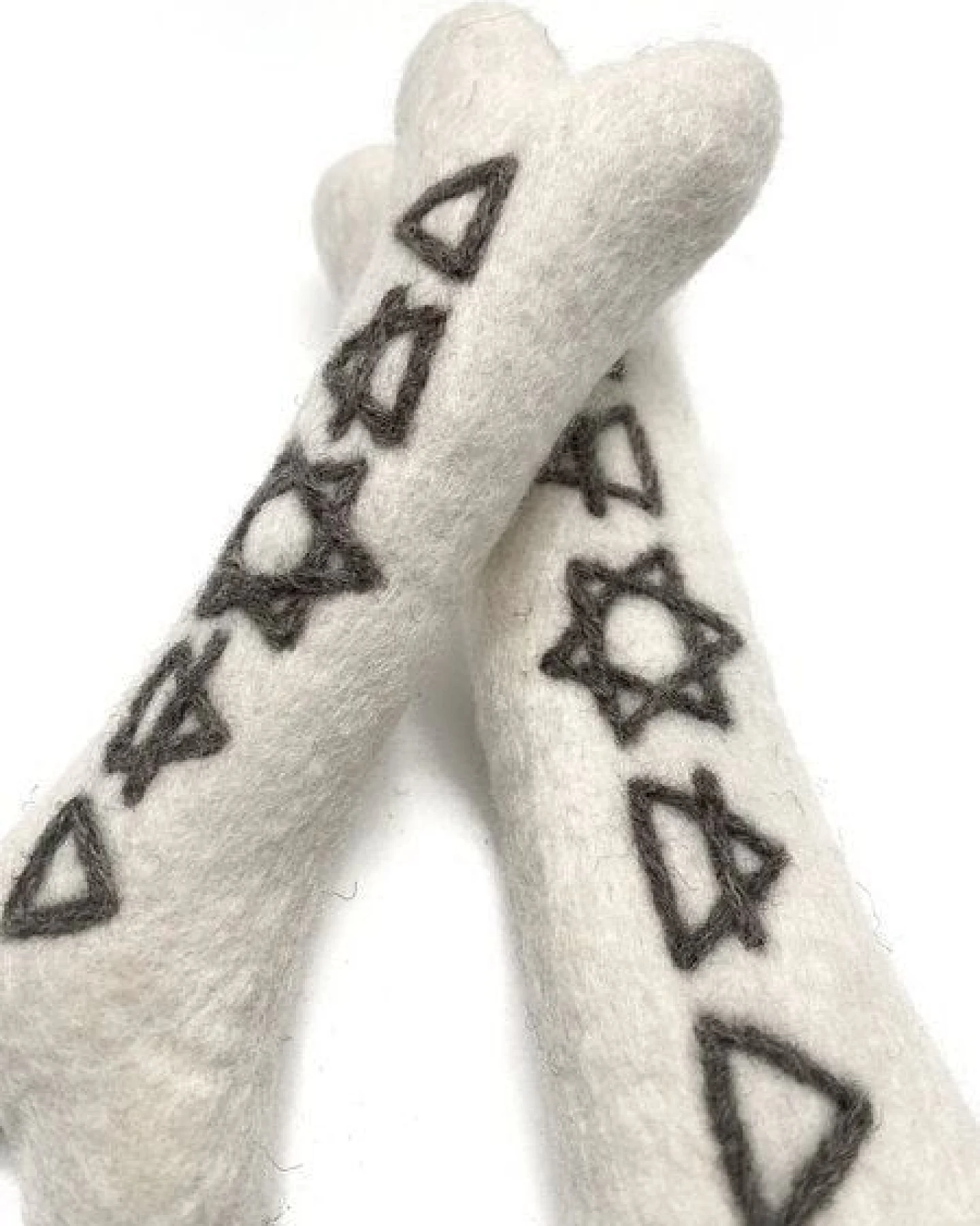 Wooliie Alchemy Elements Bone – handgefertigtes Spielzeug aus 100 % naturbelassener Schurwolle – Ansicht 4