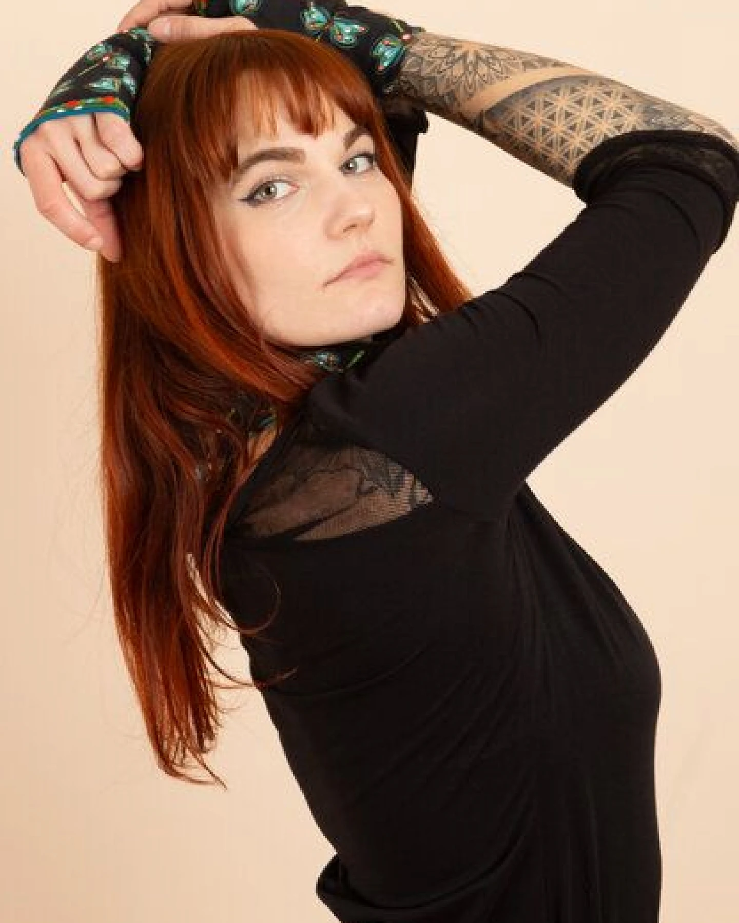 Die rote Zora Armstulpen Dragonfly – Ansicht 2