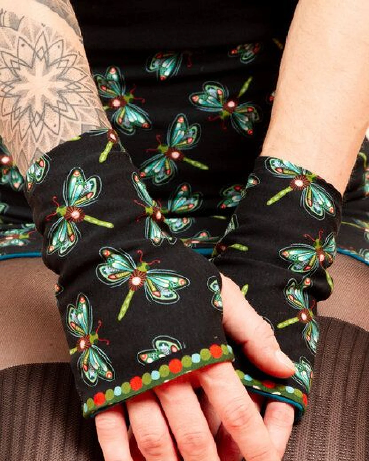 Die rote Zora Armstulpen Dragonfly – Ansicht 3