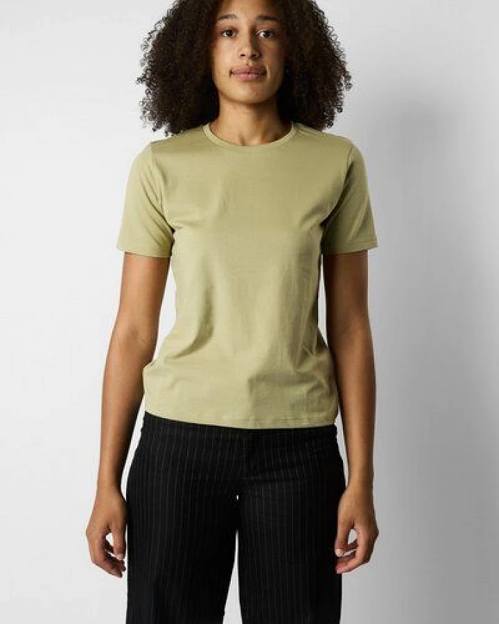 ettics STUDIO fitted organic women's tee