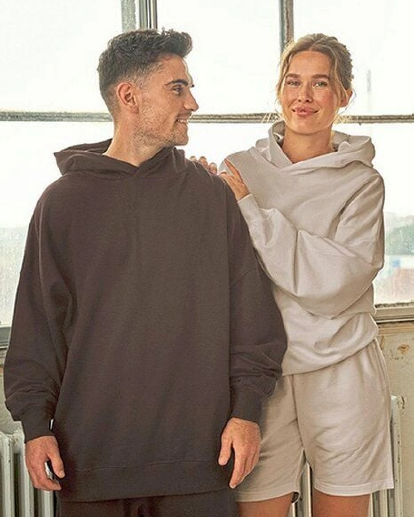 Neutral® Oversize Unisex Hoodie Kapuzenpullover Tiger Cotton von Neutral Baumwolle in Umstellung zu Bio Baumwolle – Ansicht 2