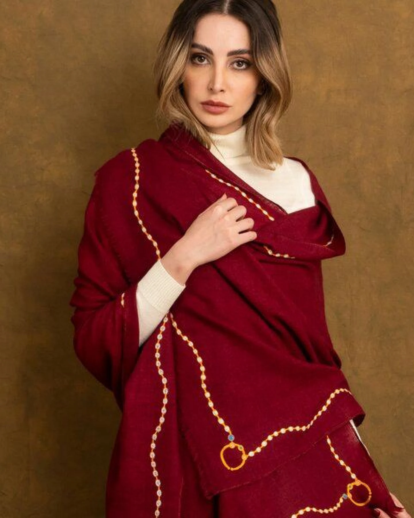 HeritageModa Burdgundy Handbestickte Kaschmir-Pashmina – Ansicht 2