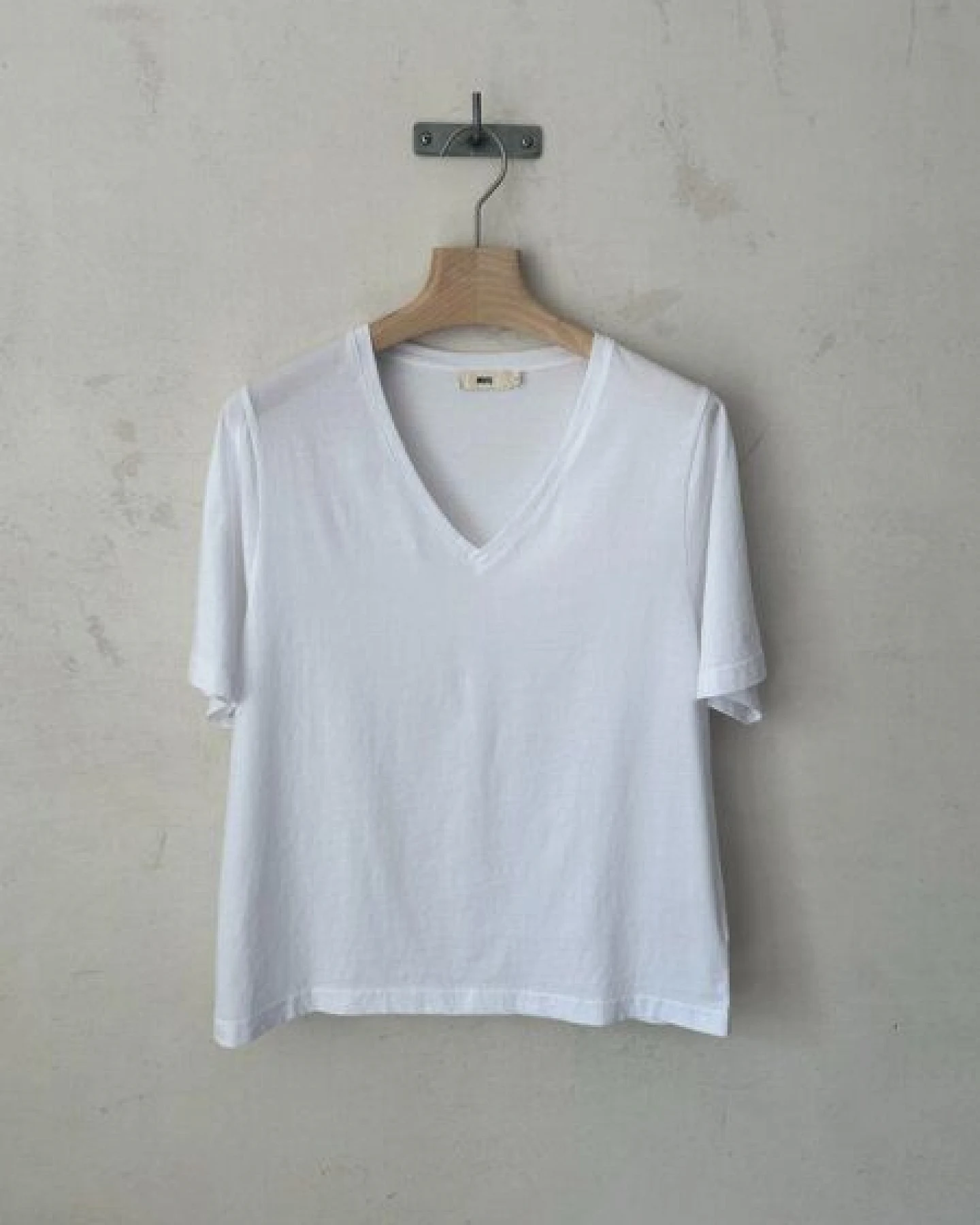 WOTE Damen T-Shirt mit V-Ausschnitt - 100% Bio-Baumwolle (Weiß) – Ansicht 2
