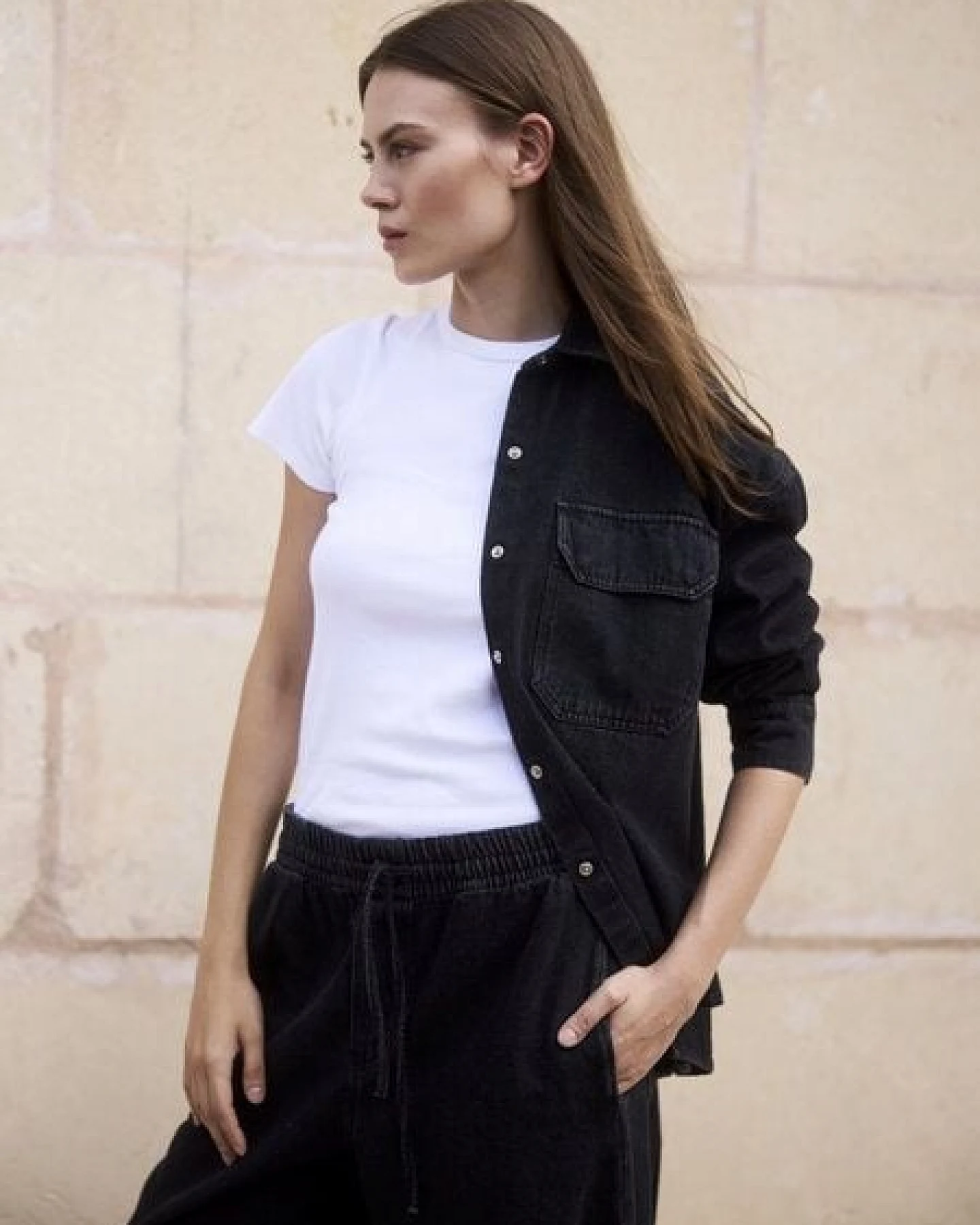 WOTE Geripptes T-Shirt aus Organic Cotton mit Rundhalsausschnitt – Ansicht 2