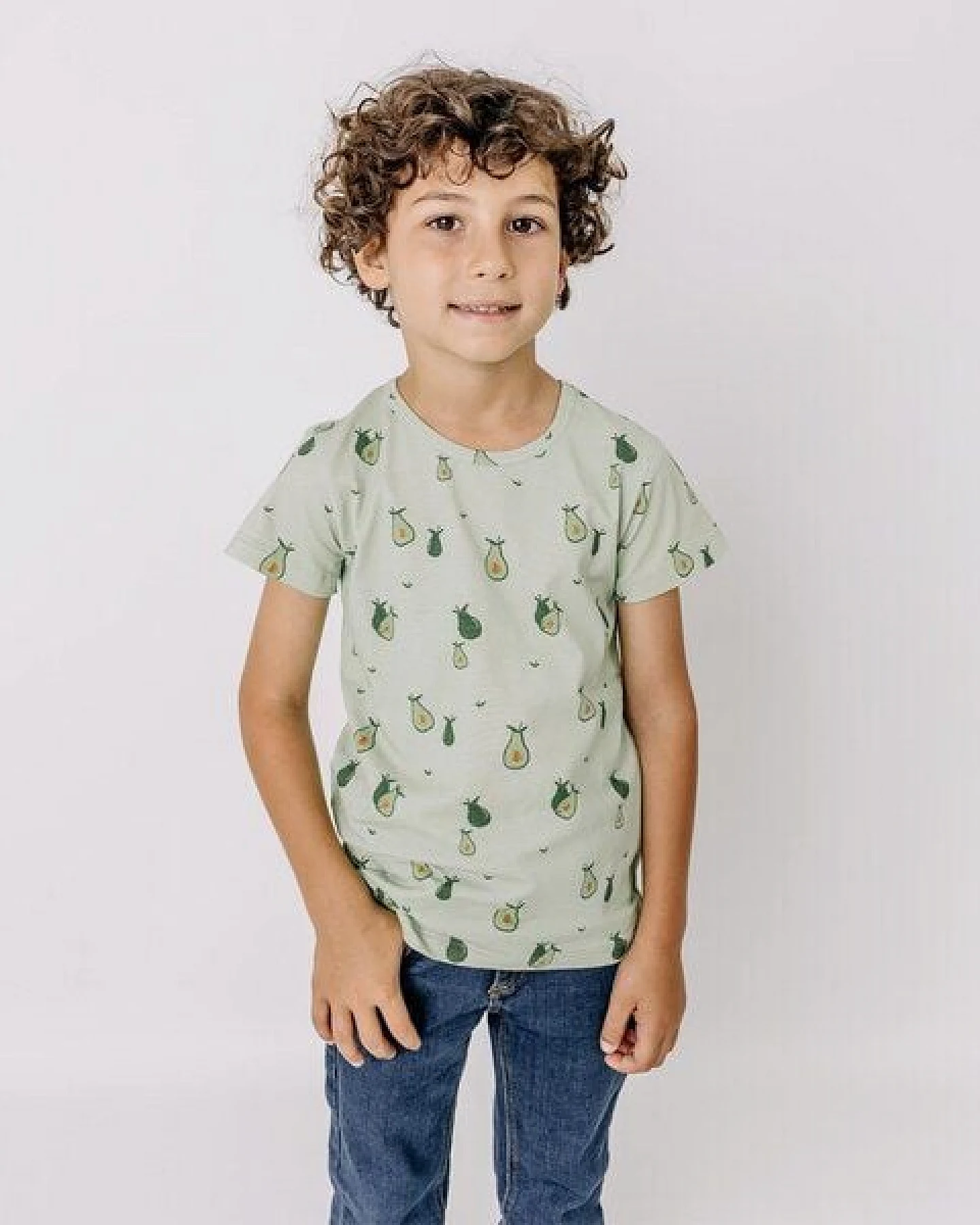 Cotokids Baby T-Shirt Bio-Baumwolle „Avocado 13“ natur, Kurzarmshirt mit fruchtigem Print von Walkiddy, weicher Jersey für Babys, hautfreundlich, elastisch & nachhaltig gefertigt – Ansicht 2