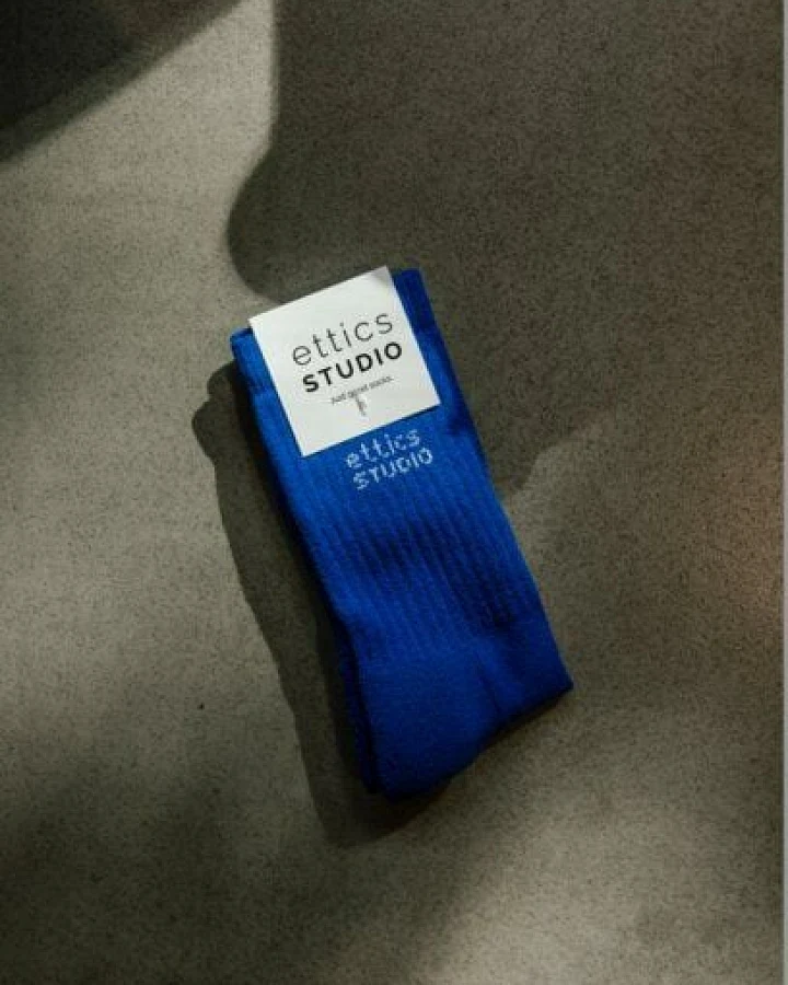 ettics STUDIO sock logo blau