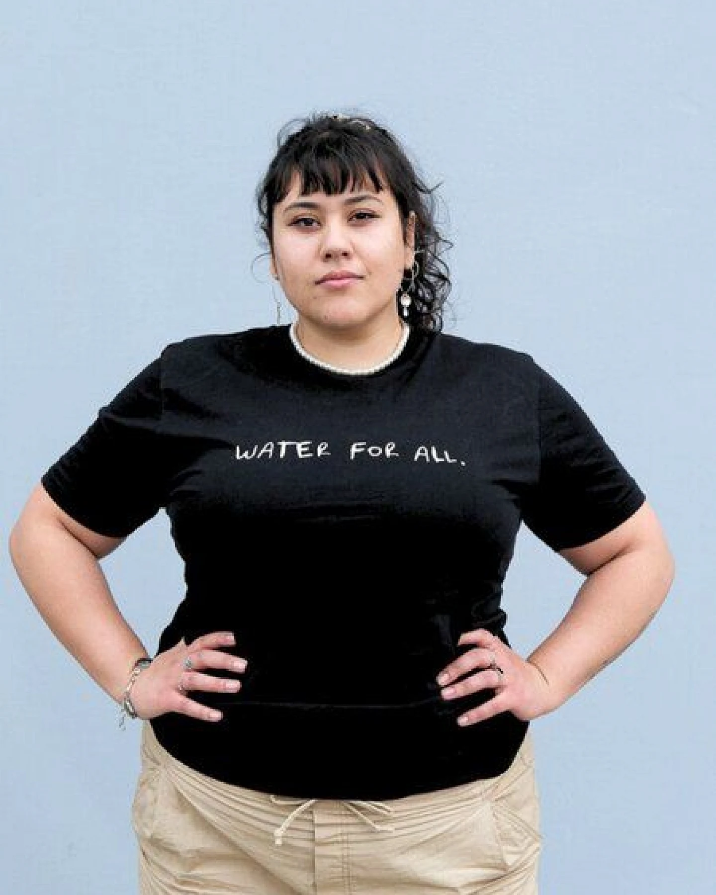 Biobaumwoll Unisex T-Shirt Schwarz mit Motiv WATER FOR ALL von Viva con Agua – Ansicht 2