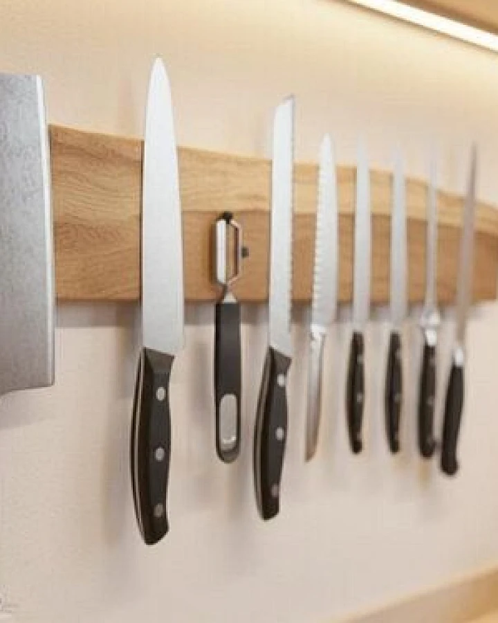Portia by Callidus Designs Magnetische Messerleiste aus massiver Eiche mit Naturkante - Messerblock zur Wandmontage
