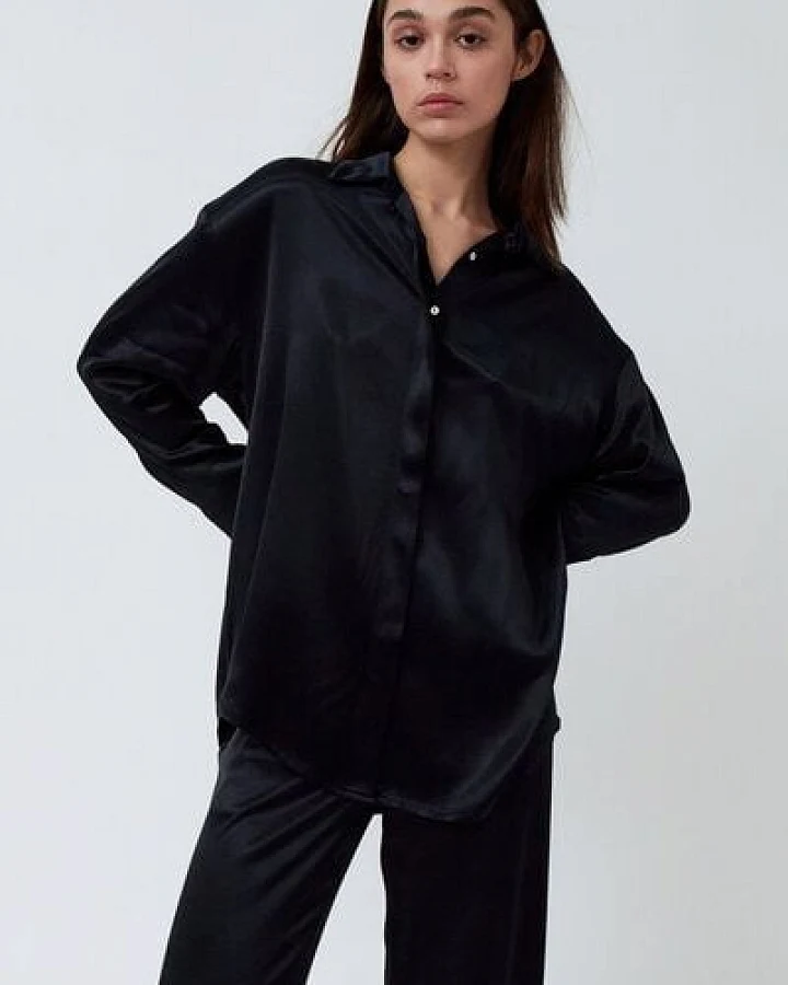 amt.studio "Hali Shirt" edle glänzende Tencel Bluse oversized mit versteckter Knopfleiste