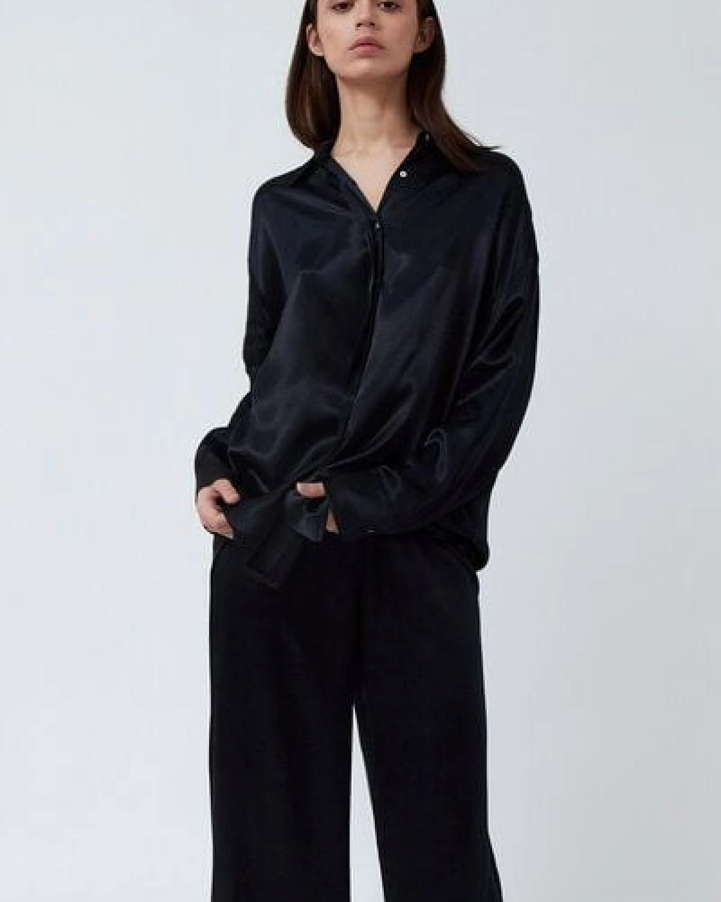 amt.studio "Hali Shirt" edle glänzende Tencel Bluse oversized mit versteckter Knopfleiste – Ansicht 3