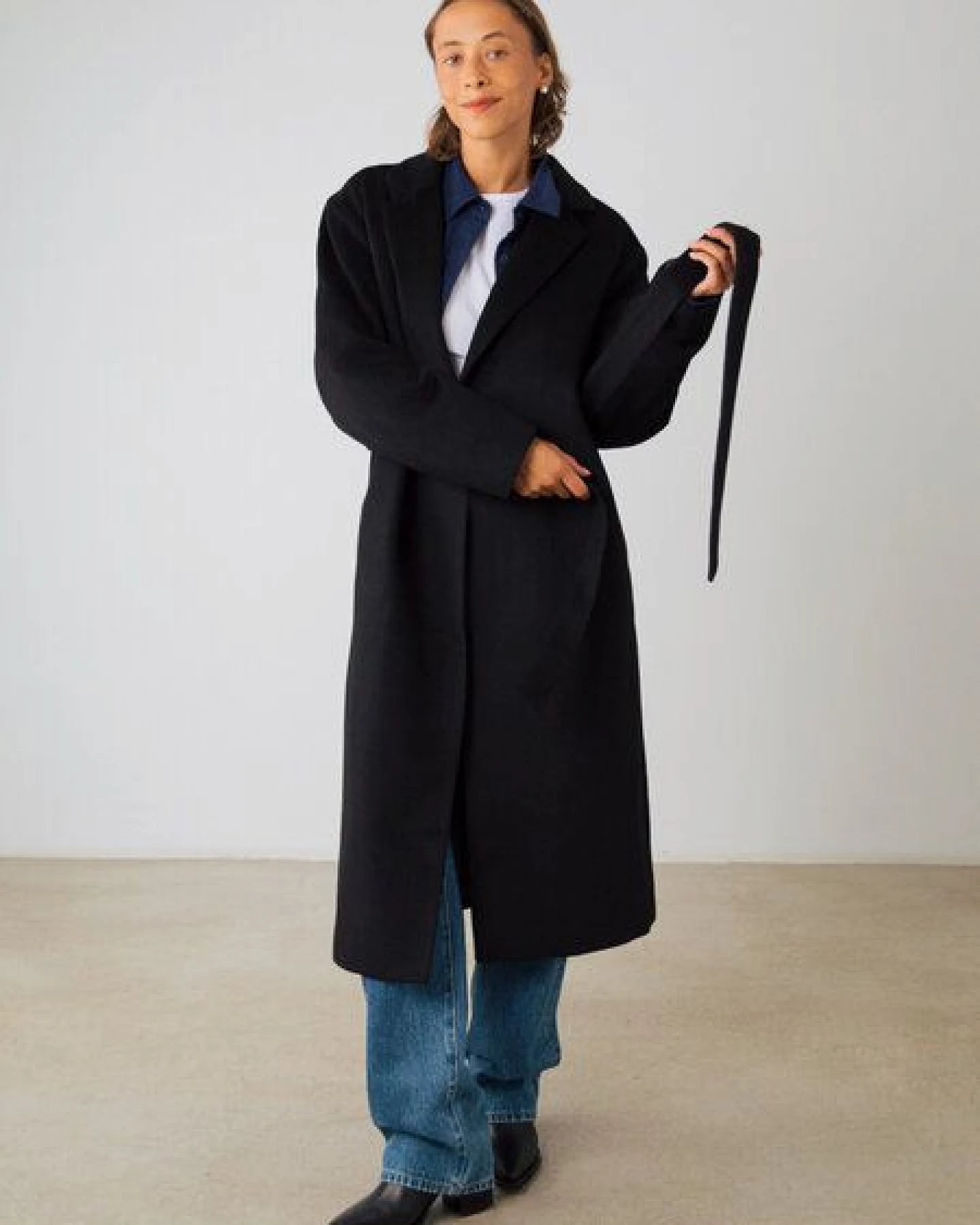 Honest Basics Damen Mantel aus recycelter Wolle – Ansicht 2