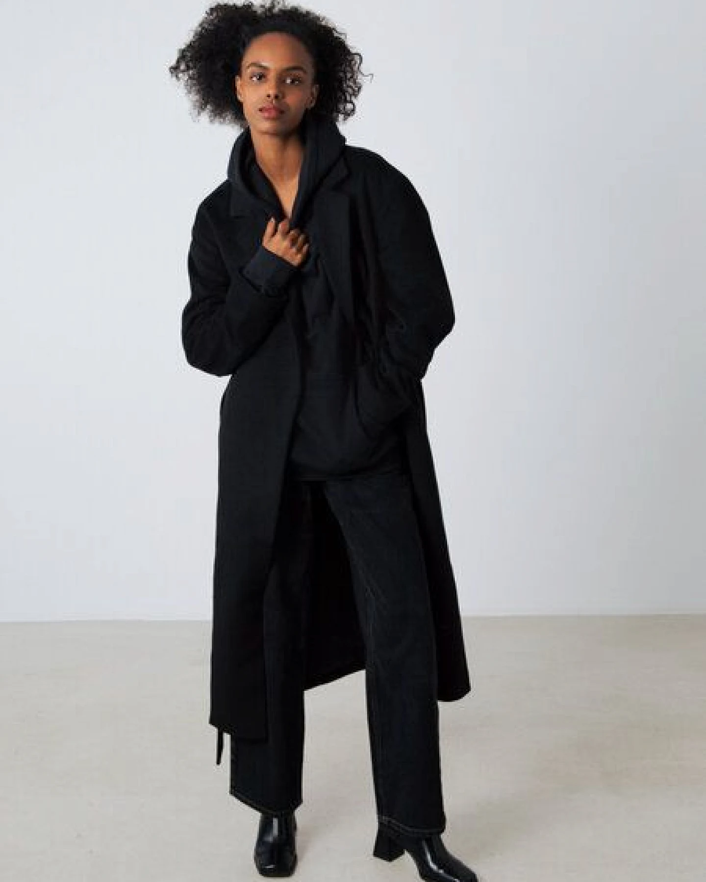 Honest Basics Damen Mantel aus recycelter Wolle – Ansicht 4