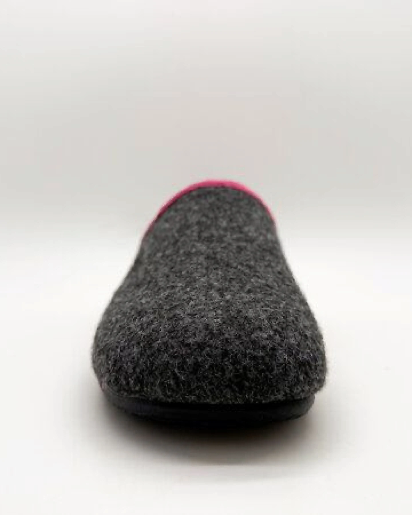 Veganer Slipper "thies ® PET Piping" aus weichem Filz – Ansicht 2