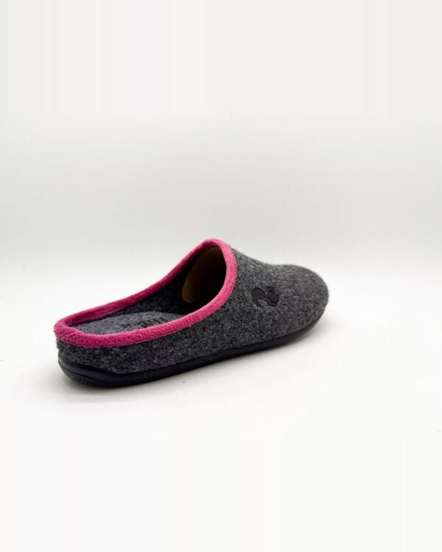 Veganer Slipper "thies ® PET Piping" aus weichem Filz – Ansicht 4