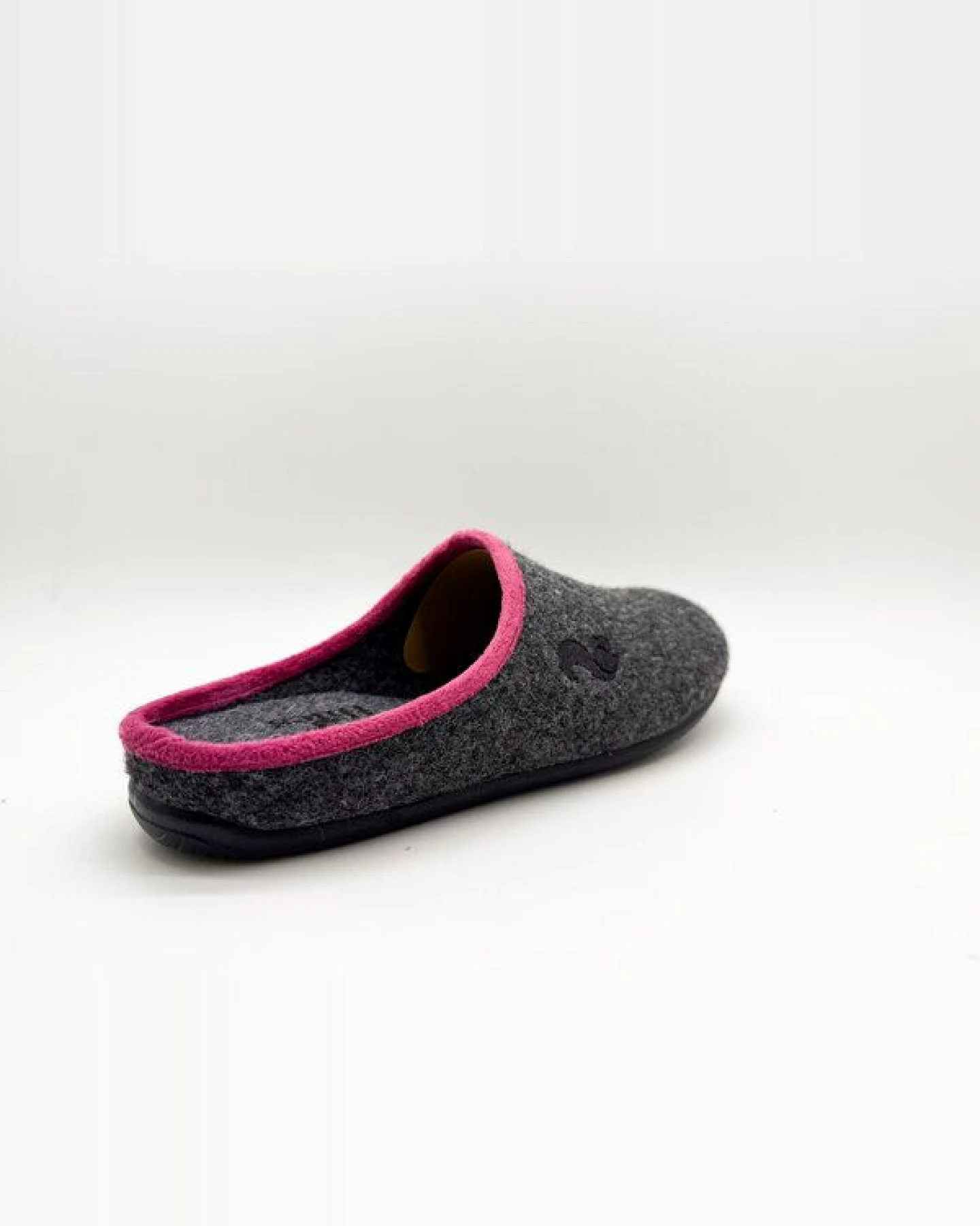 Veganer Slipper "thies ® PET Piping" aus weichem Filz – Ansicht 4