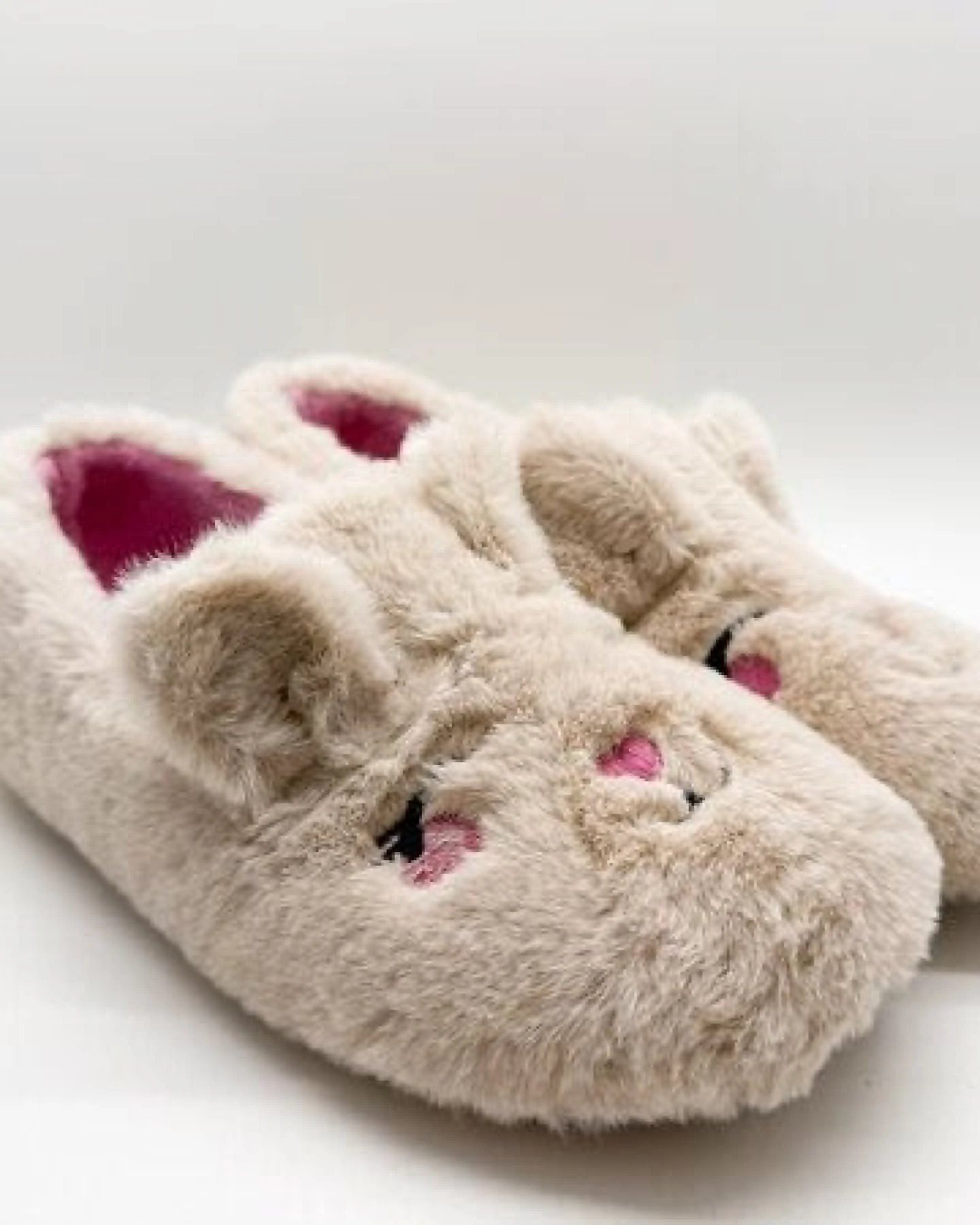 Veganer "thies ® Rec Rabbit Closed Slipper" aus kuscheligem recyceltem PES – Ansicht 4