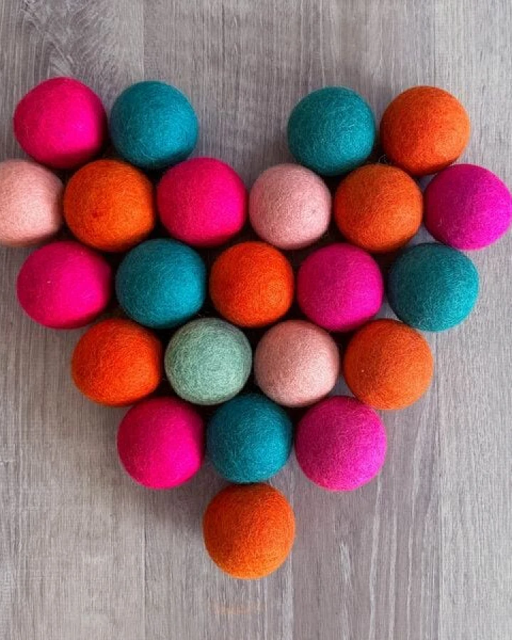 Treusinn Hundespielball FILZY / verschiedene Farben / 100% natürliche Filzwolle / Ø ca. 6 cm