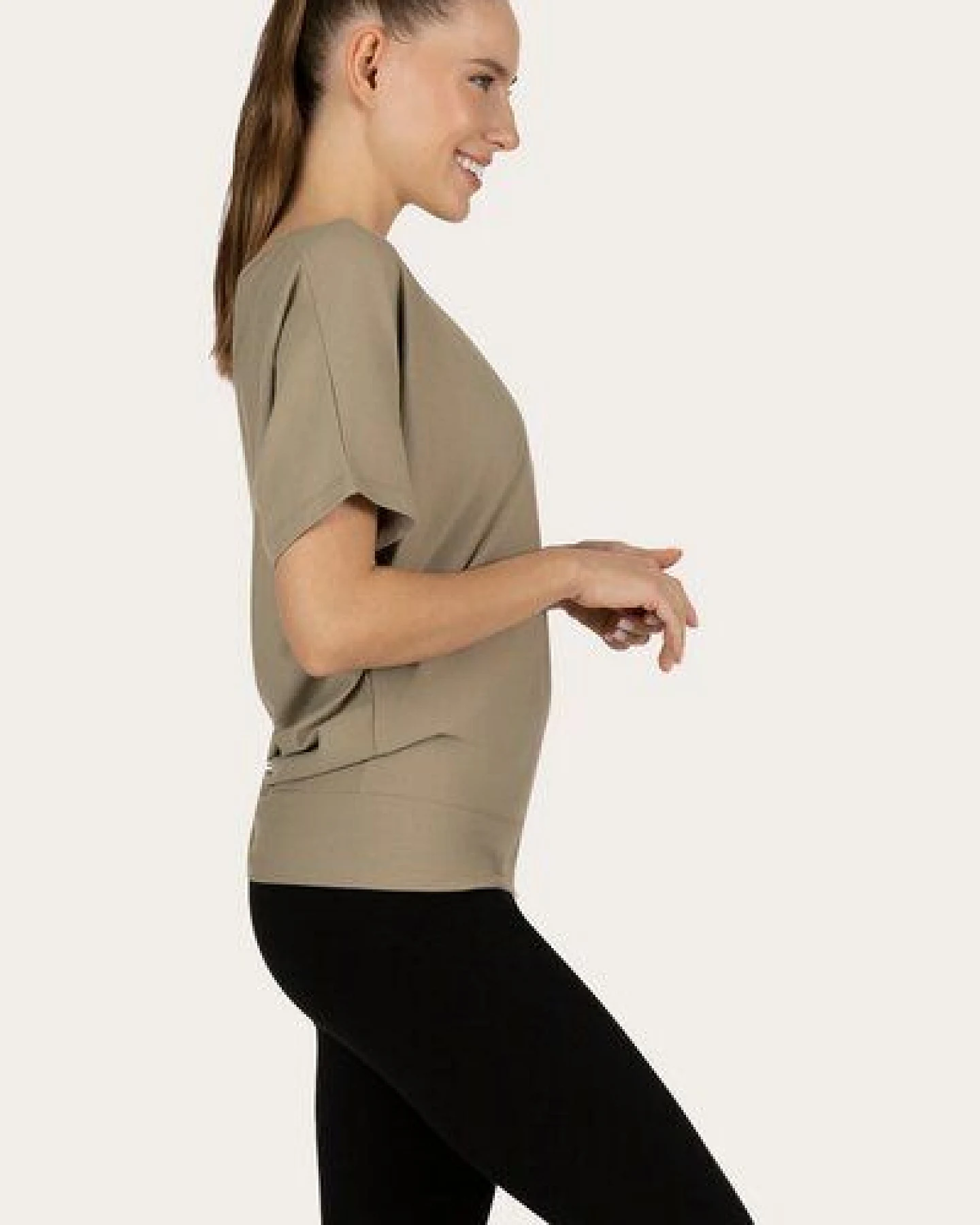 Urban Goddess Budhi Kurzarm Pilates & Yoga Shirt – Ansicht 2