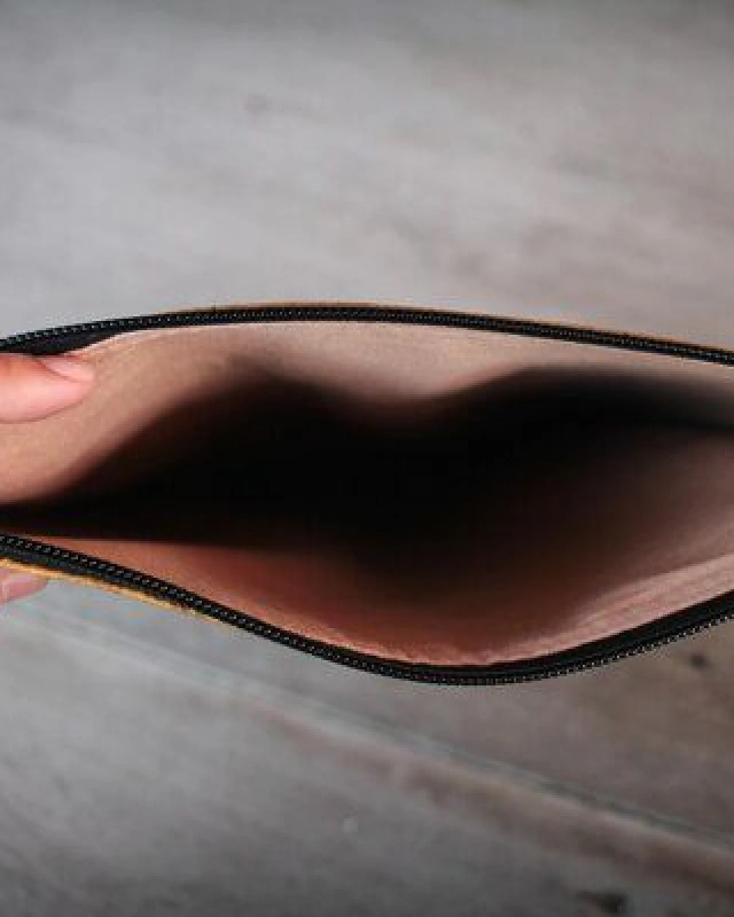 BY COPALA Nachhaltige 15–16 Zoll Laptoptasche aus Teak-Blattleder – Ansicht 4