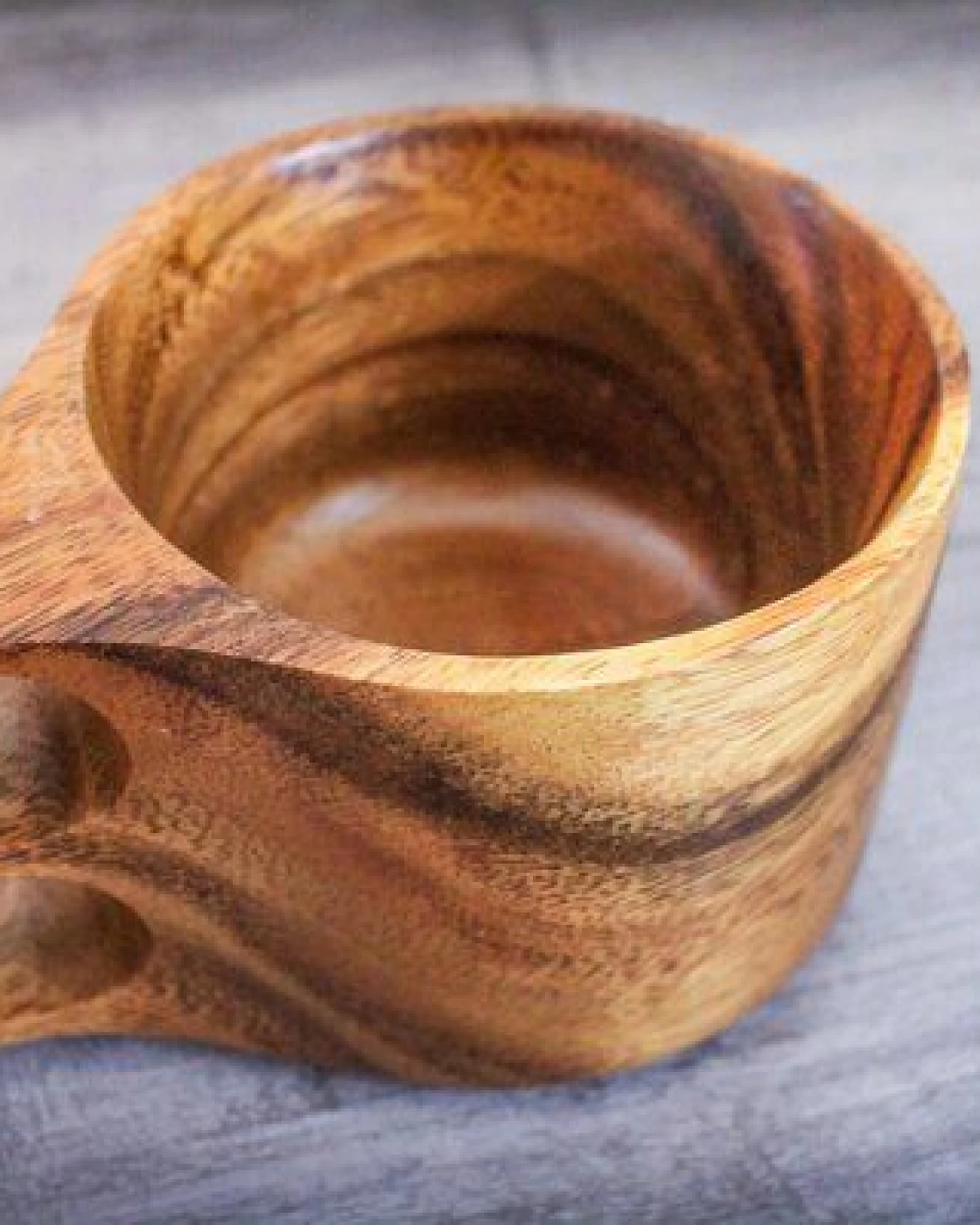 BY COPALA Kuksa-Becher aus Akazie, Kaffeetasse aus Akazienholz im skandinavischem Design, handgefertigter Becher – Ansicht 4