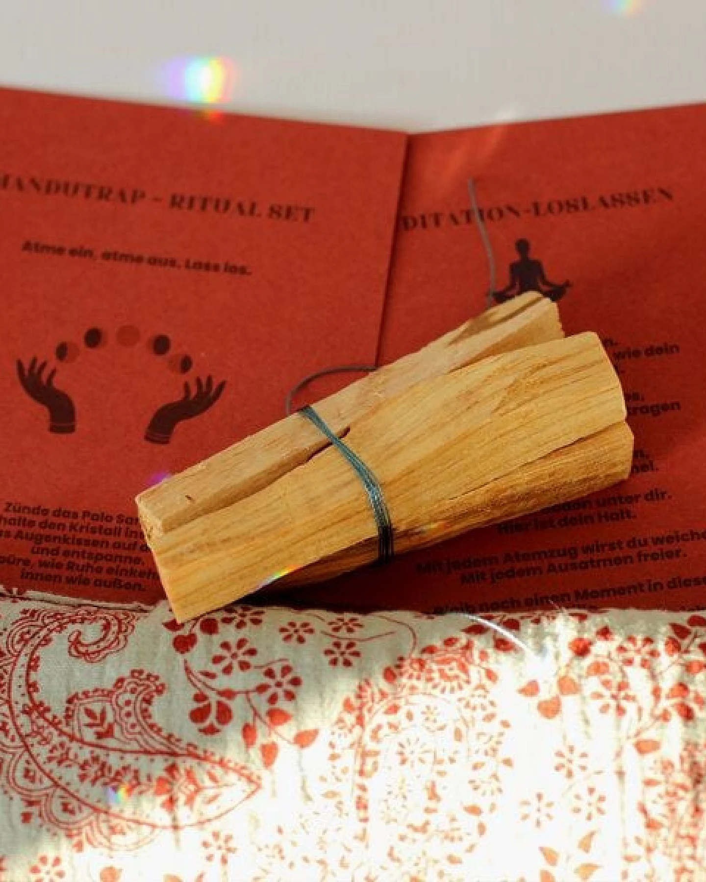ManduTrap Ritual- & Meditations-Geschenkset – Leinsamen-Augenkissen mit Lavendel, Kristall, Palo Santo & Anleitung – Ansicht 3