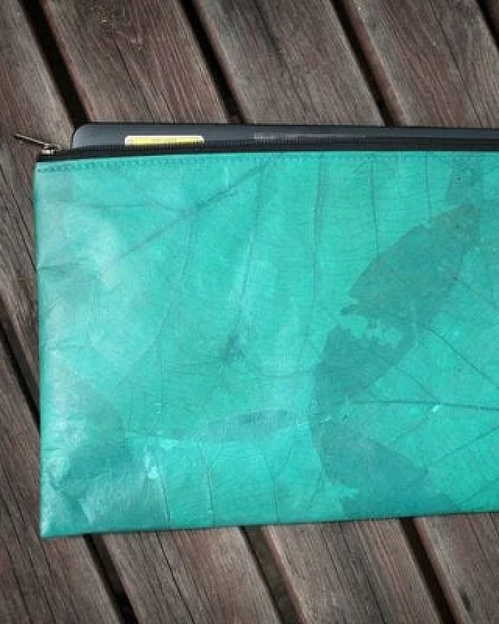 BY COPALA Nachhaltige 15–16 Zoll Laptoptasche aus Teak-Blattleder