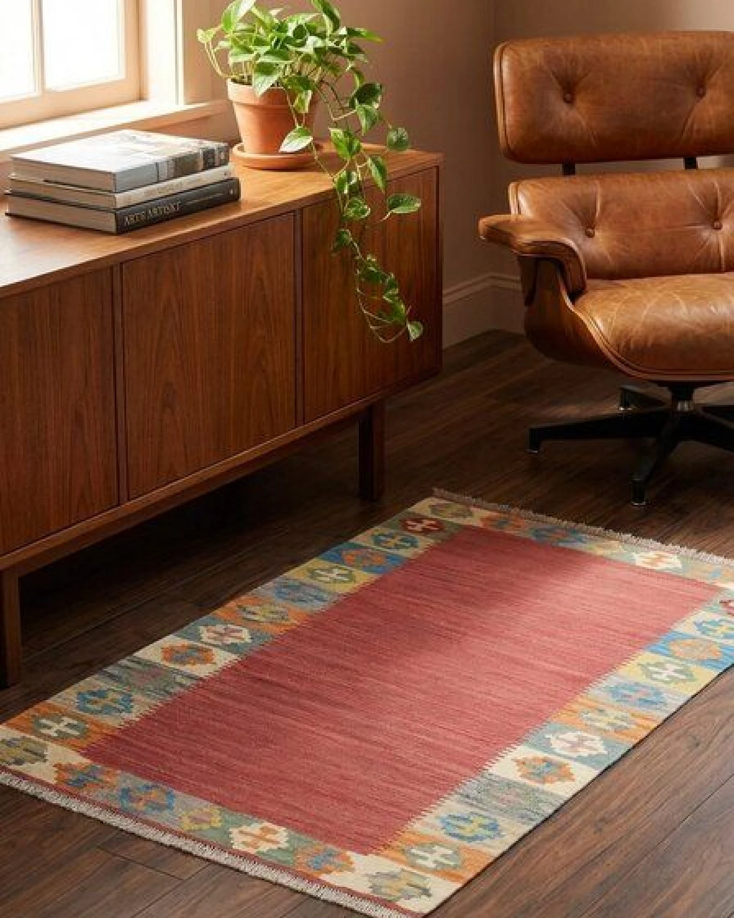 Kelim Gashgai Rot „Rugtales“ aus Schurwolle, 102x150 cm – Ansicht 2