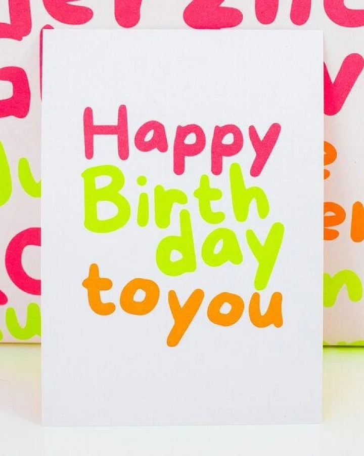 Bow & Hummingbird Postkarte "Happy Birthday" (Neon) aus Recyclingpapier