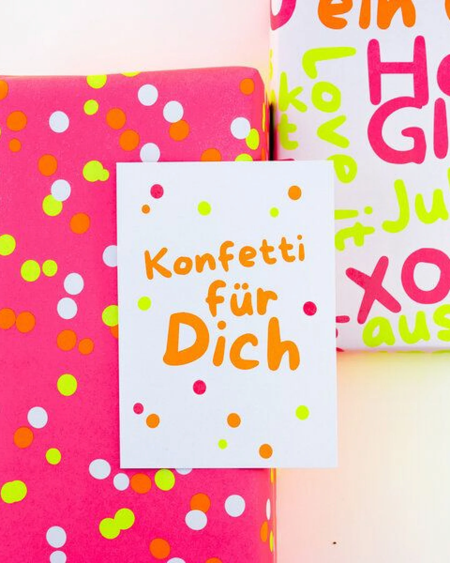 Bow & Hummingbird Postkarte "Konfetti für Dich" (Neon) aus Recyclingpapier – Ansicht 3
