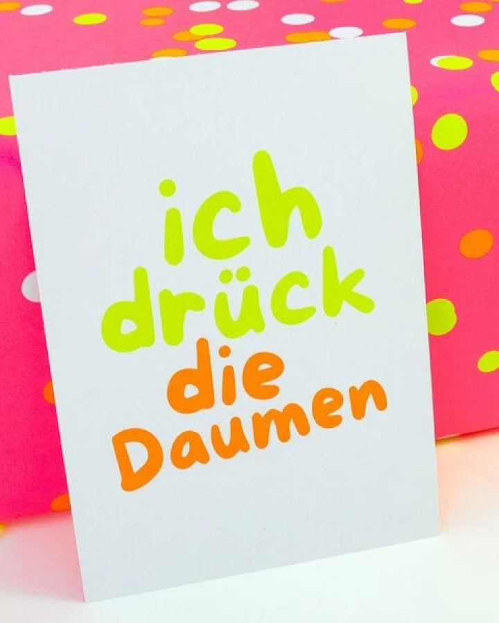 Bow & Hummingbird Postkarte "ich drück die Daumen" aus Recyclingpapier