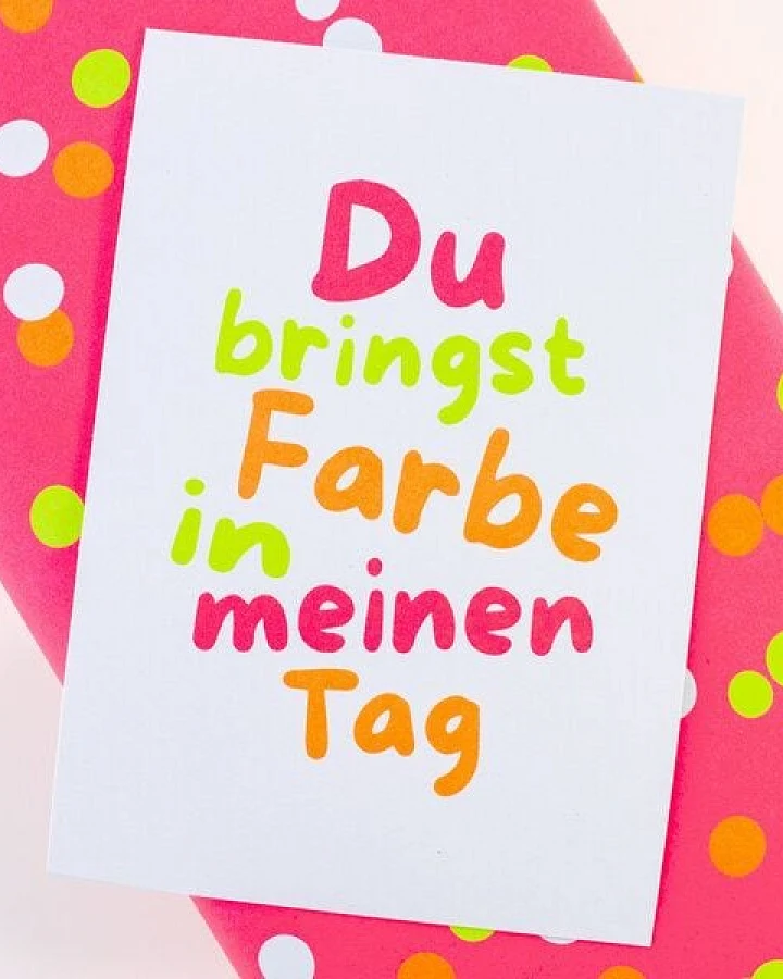 Bow & Hummingbird Postkarte "Du bringst Farbe in meinen Tag" aus Recyclingpapier