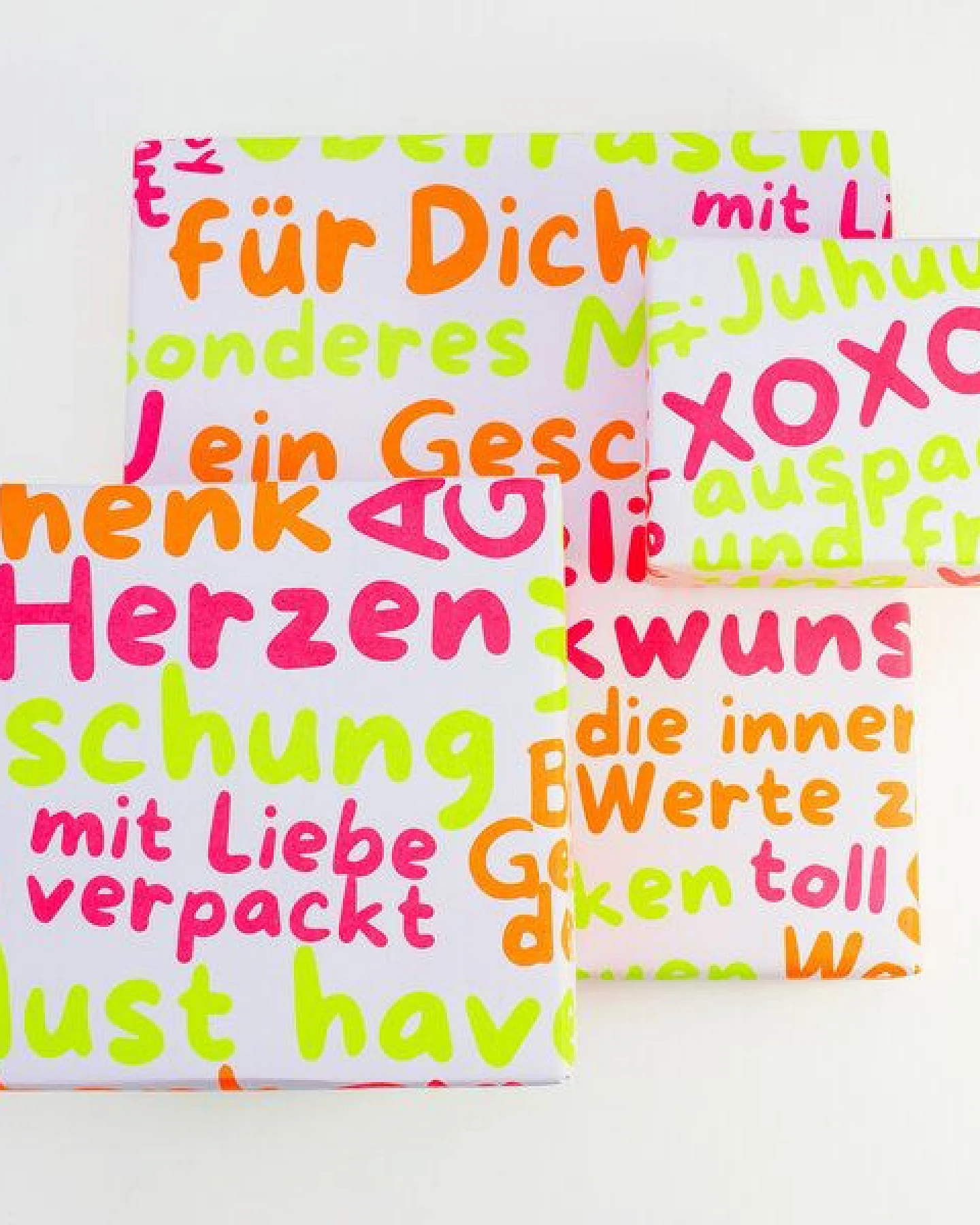 Bow & Hummingbird Geschenkpapier "Mit Liebe verpackt" aus Recyclingpapier – Ansicht 2