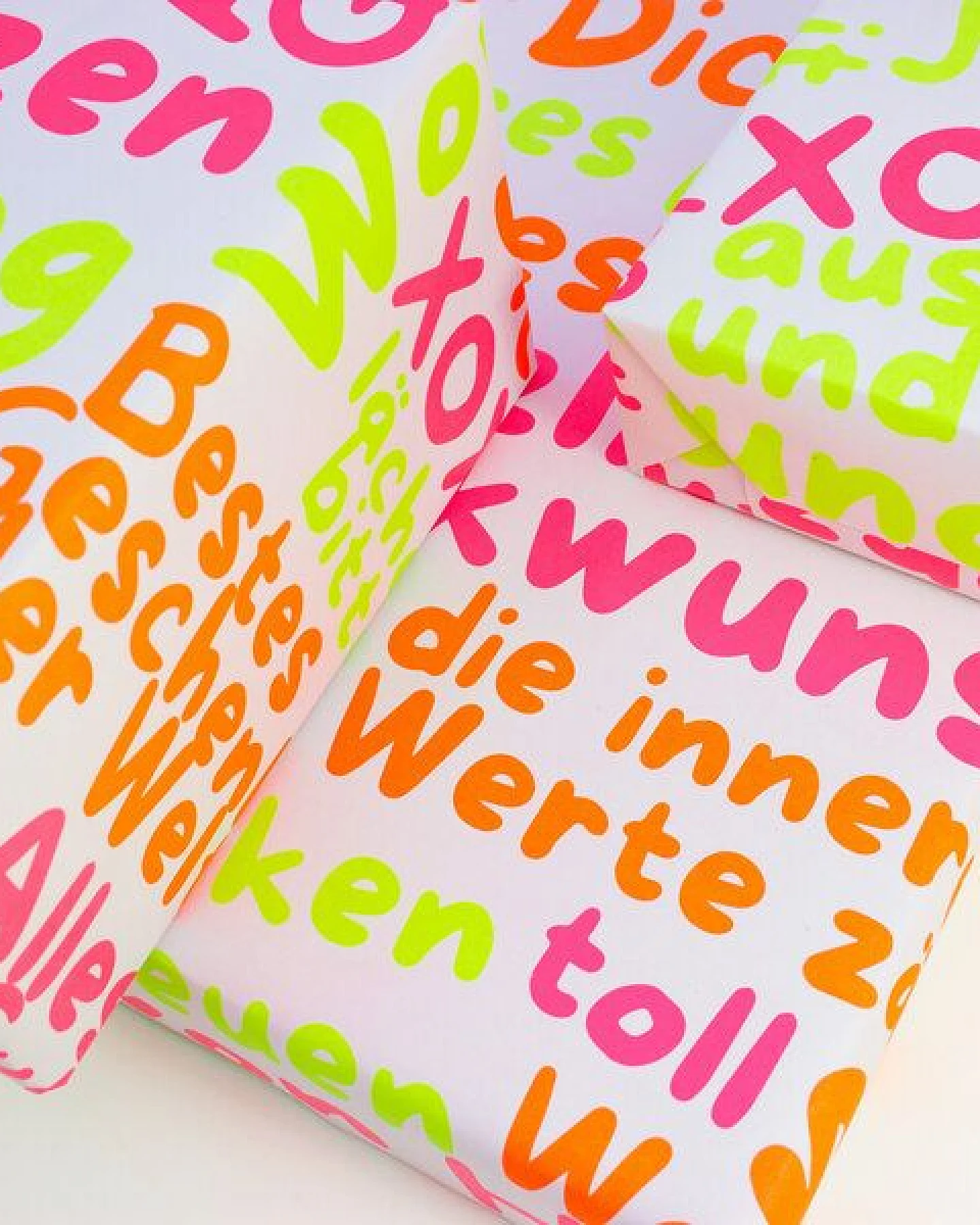 Bow & Hummingbird Geschenkpapier "Mit Liebe verpackt" aus Recyclingpapier – Ansicht 3