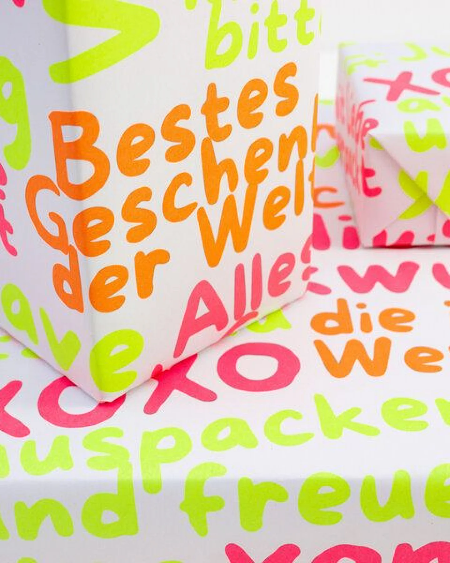 Bow & Hummingbird Geschenkpapier "Mit Liebe verpackt" aus Recyclingpapier – Ansicht 4