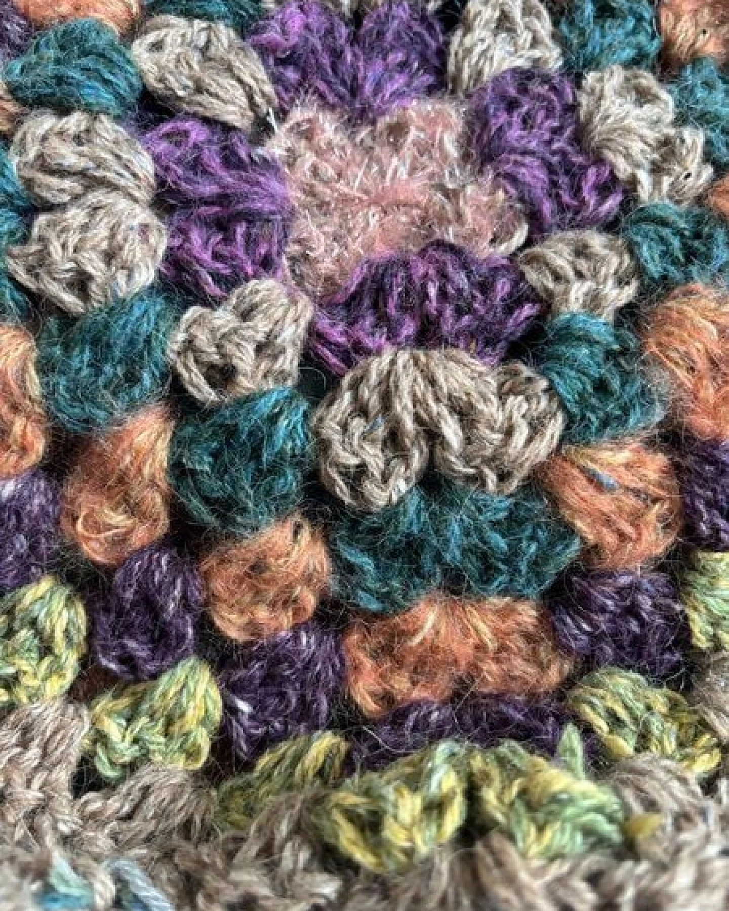 KnitToChange Gehäkelte Granny-Square-Strick – Ansicht 4
