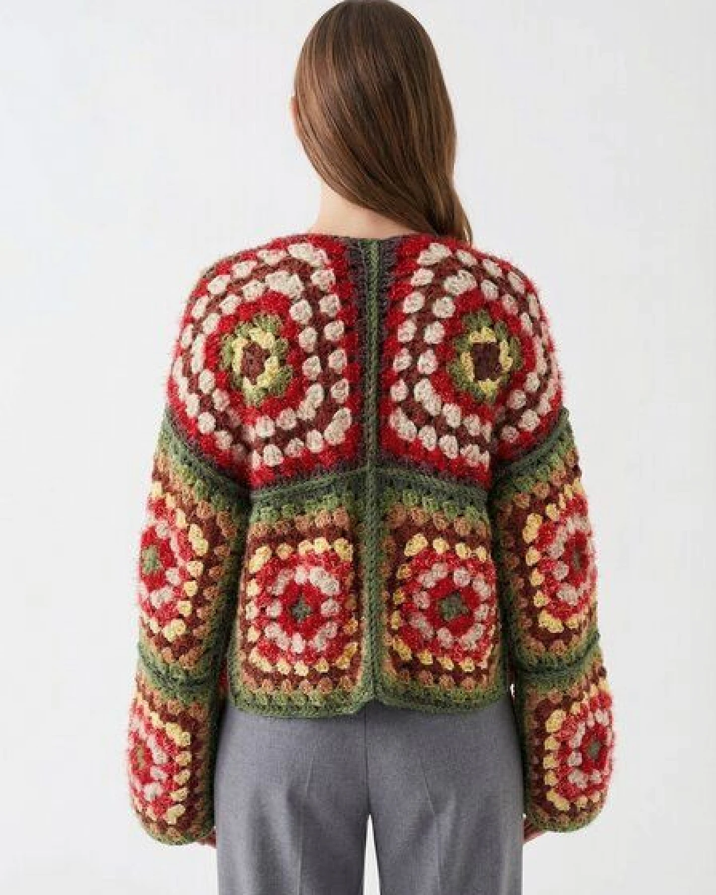 KnitToChange Gehäkelte Granny-Square-Strickjacke in warmen Herbsttönen – Ansicht 2