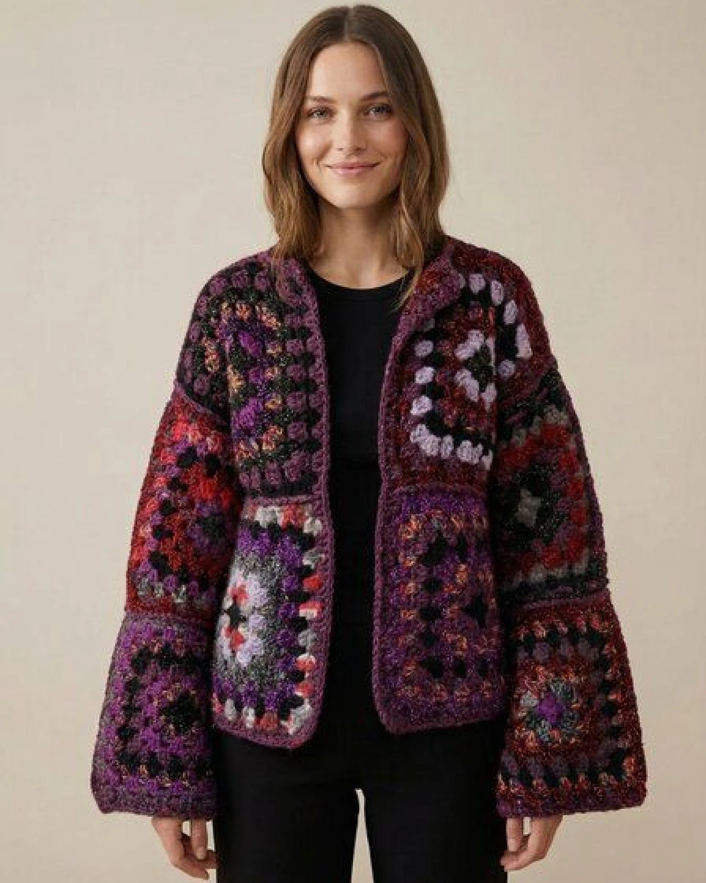 KnitToChange Gehäkelte Granny-Square-Strickjacke in Violett- und Rottönen – Ansicht 3