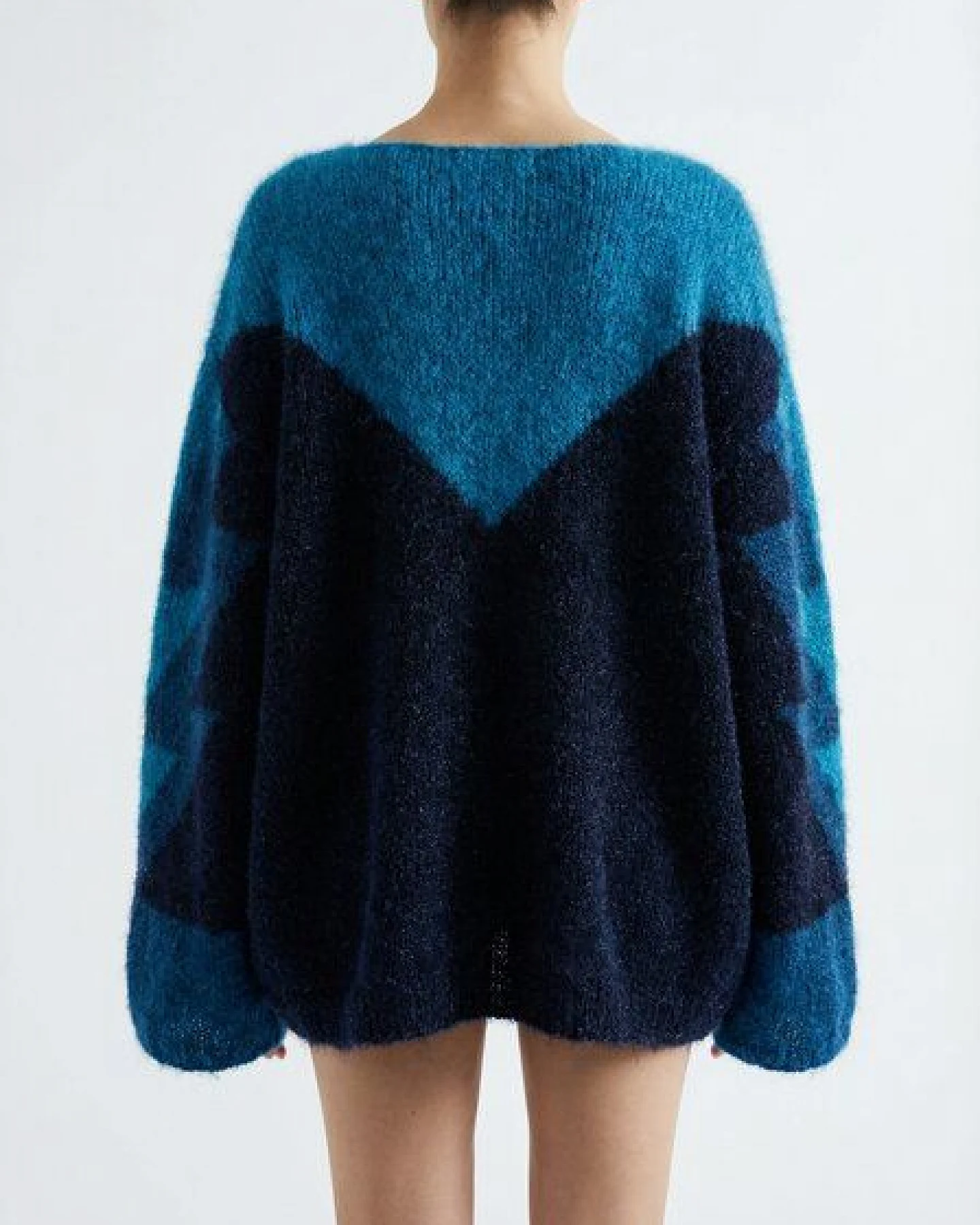 KnitToChange Handgestrickter Oversize-Pullover in Blau- und Dunkelblautönen mit grafischem Design – Ansicht 3