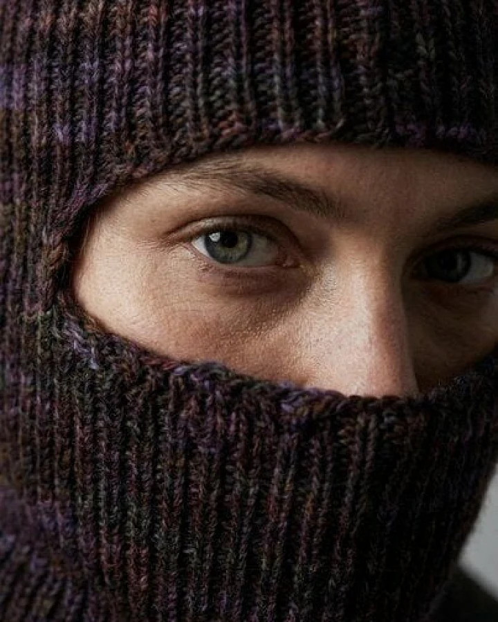 KnitToChange Handgestrickte Balaclava aus weichem Effektgarn – verschiedene Farben